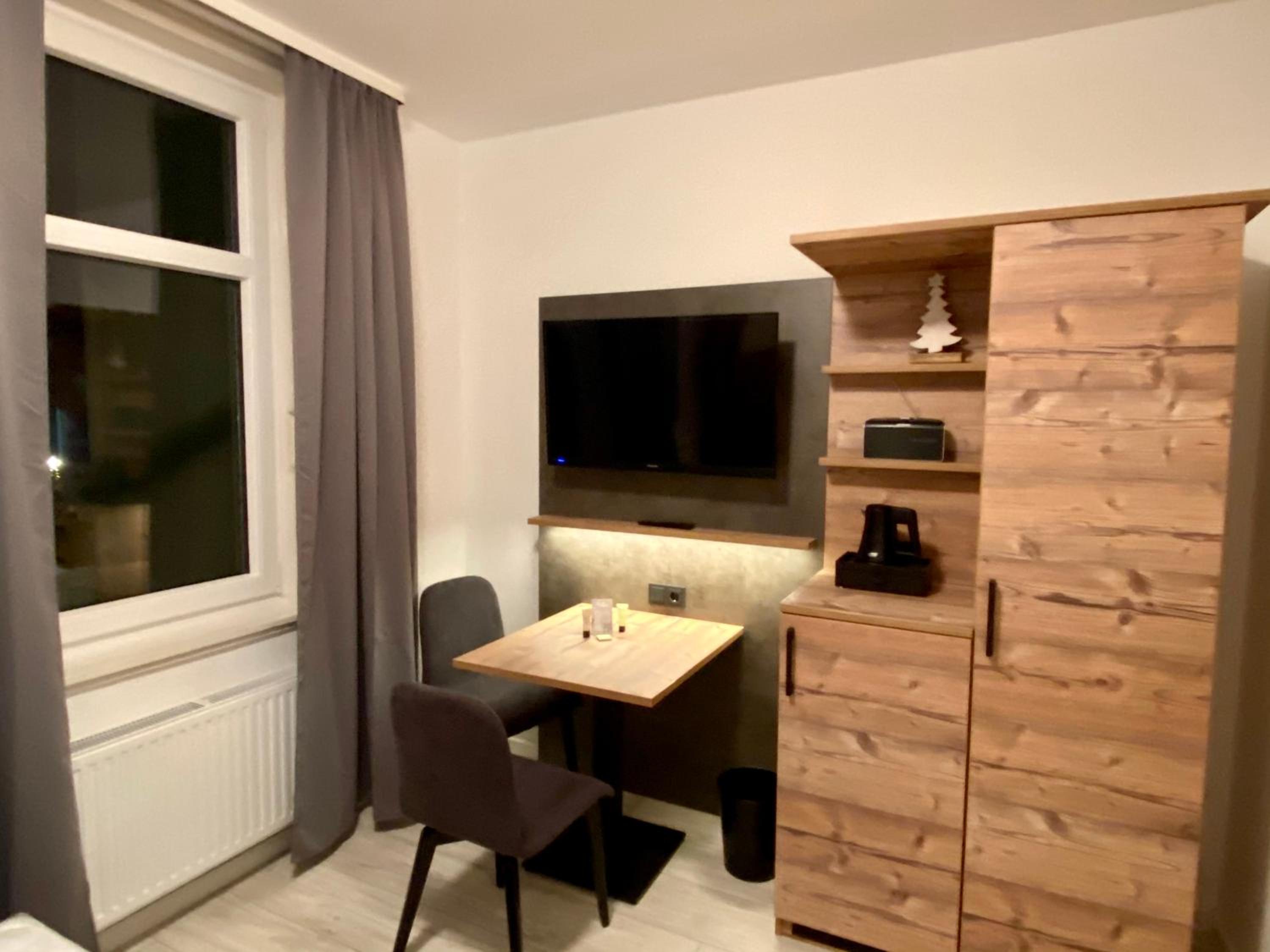 Budget Double Room photo 2