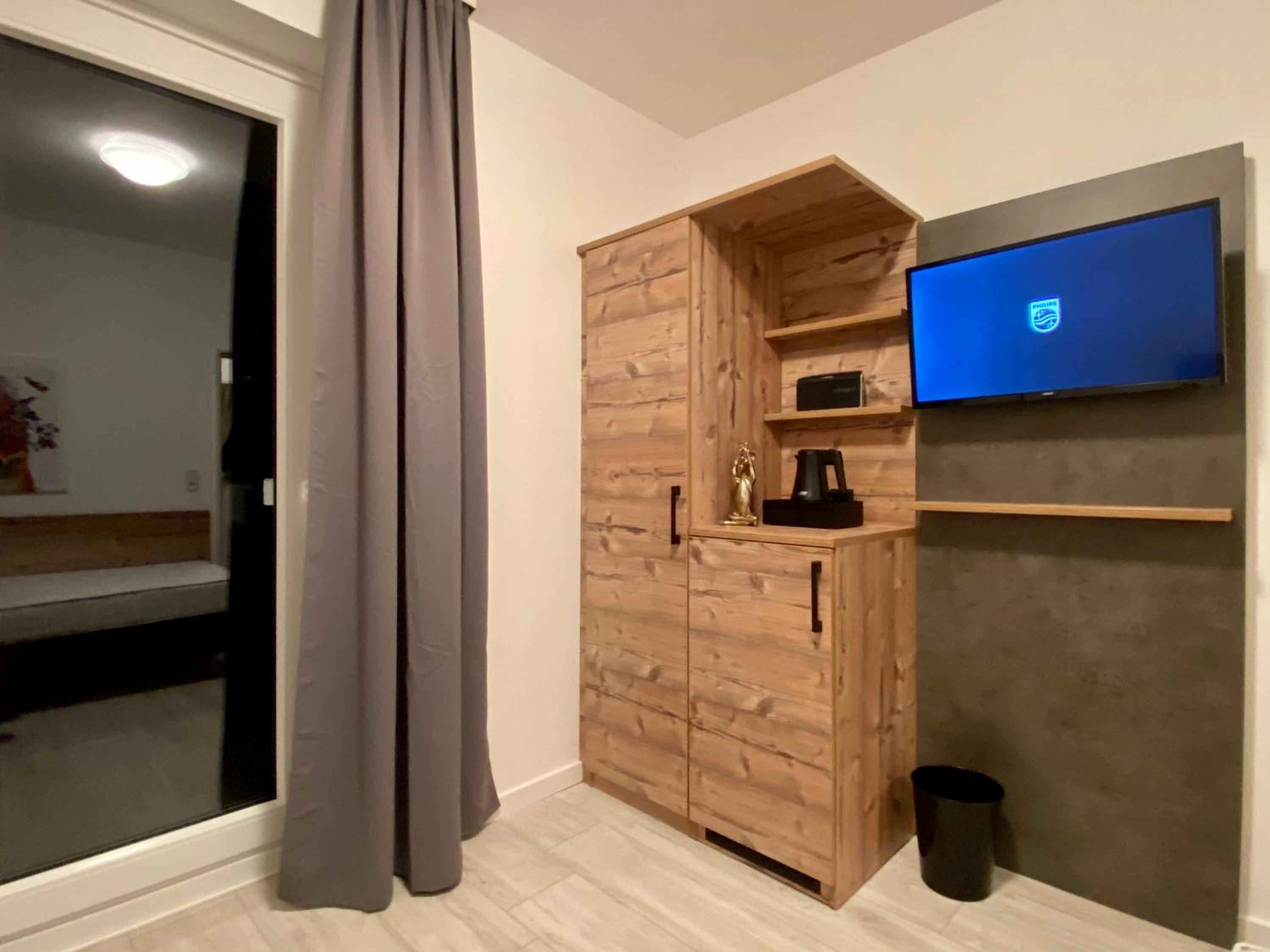 Single Room with Private Bathroom photo 1