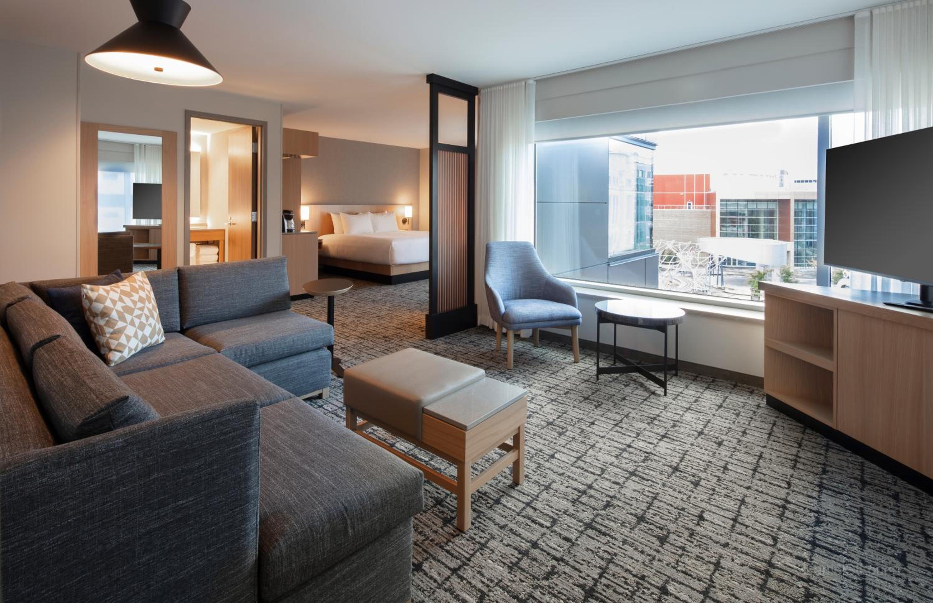 King Room with Sofa Bed and View - Photo 4