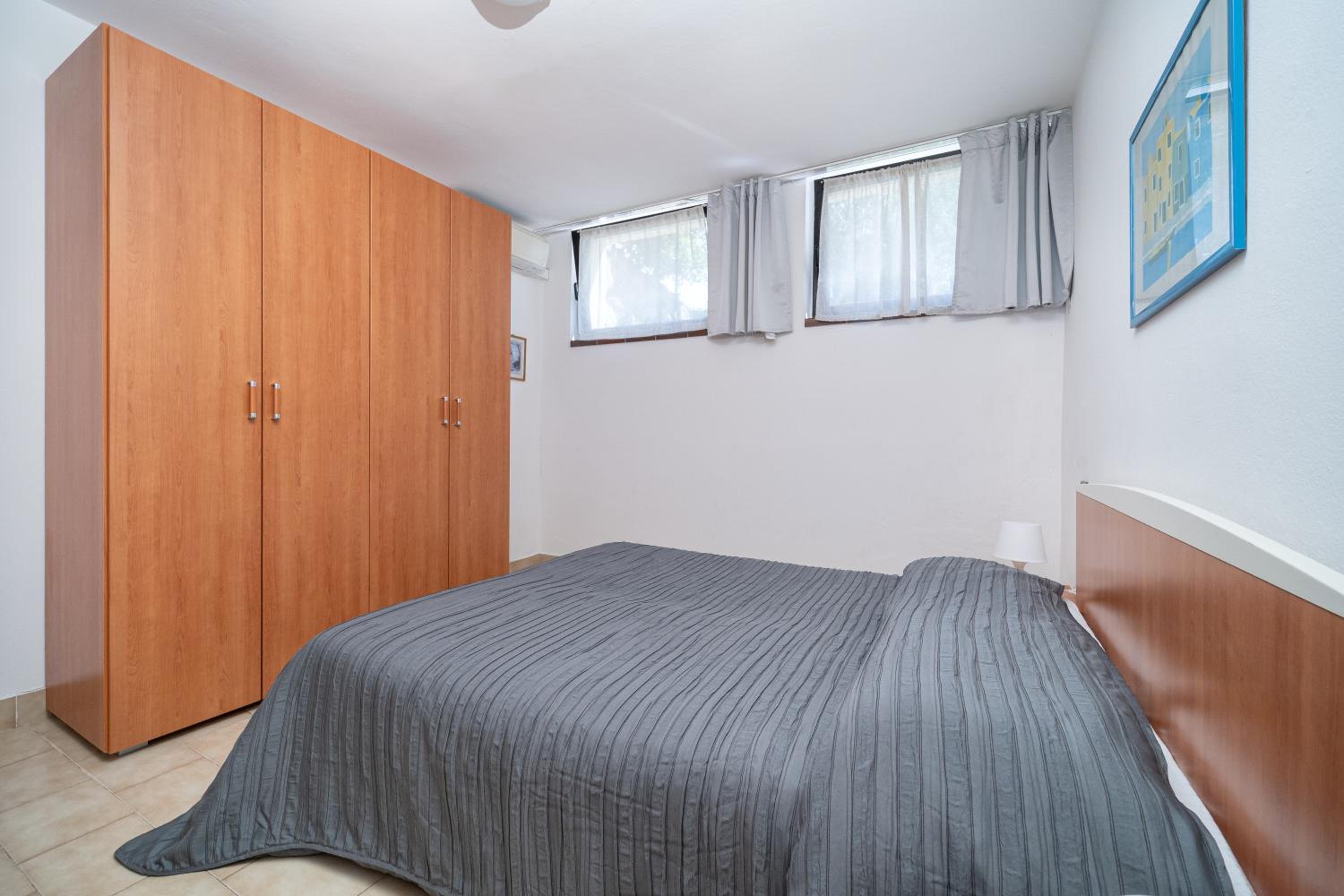 Two-Bedroom Apartment (4-6 Adults) - Basement photo 1