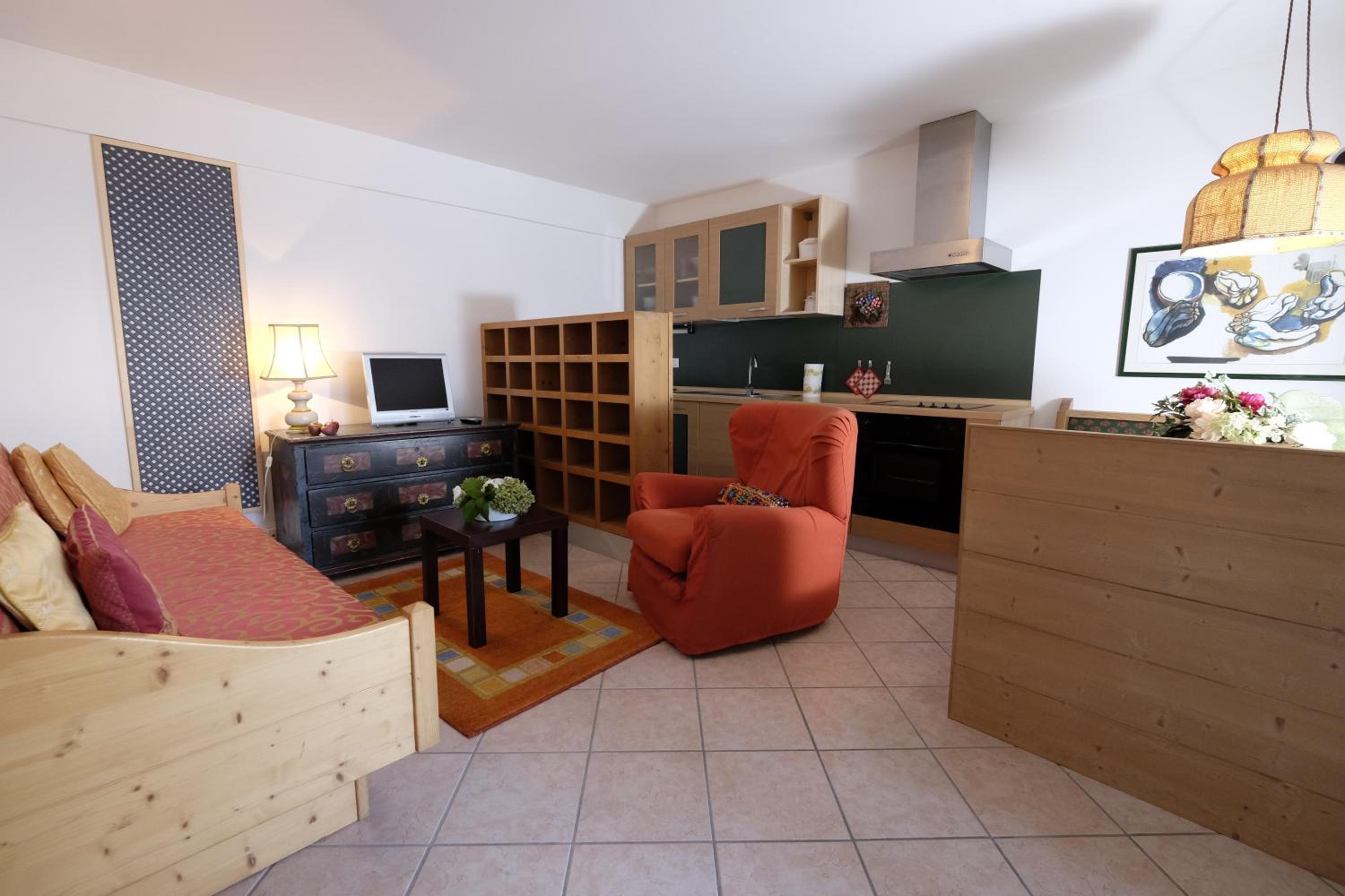 One-Bedroom Apartment photo 1