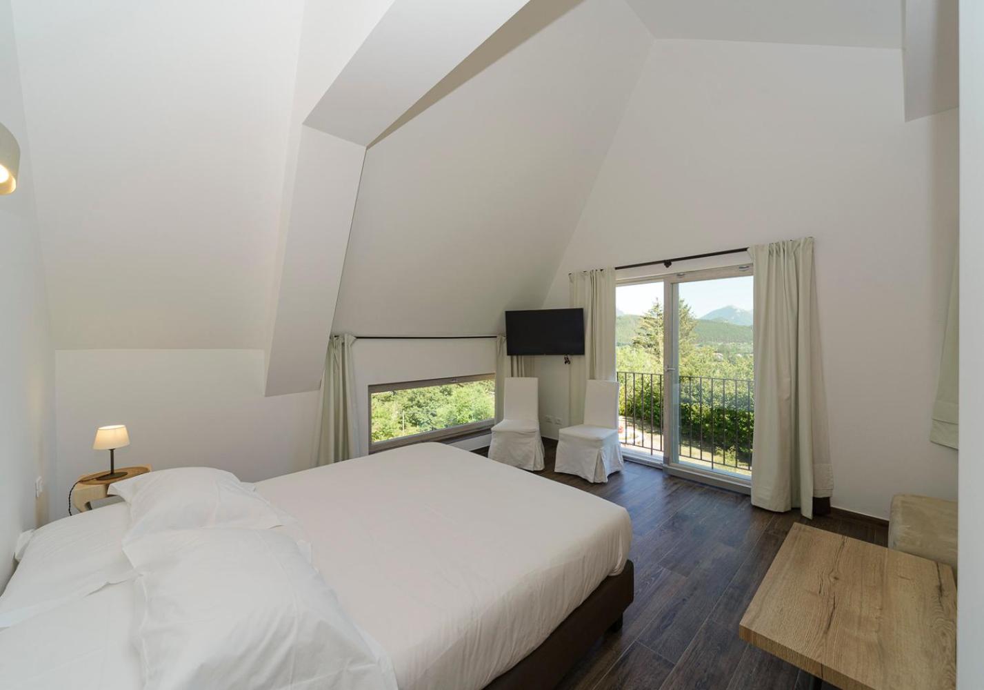 Suite with Spa Bath photo 2