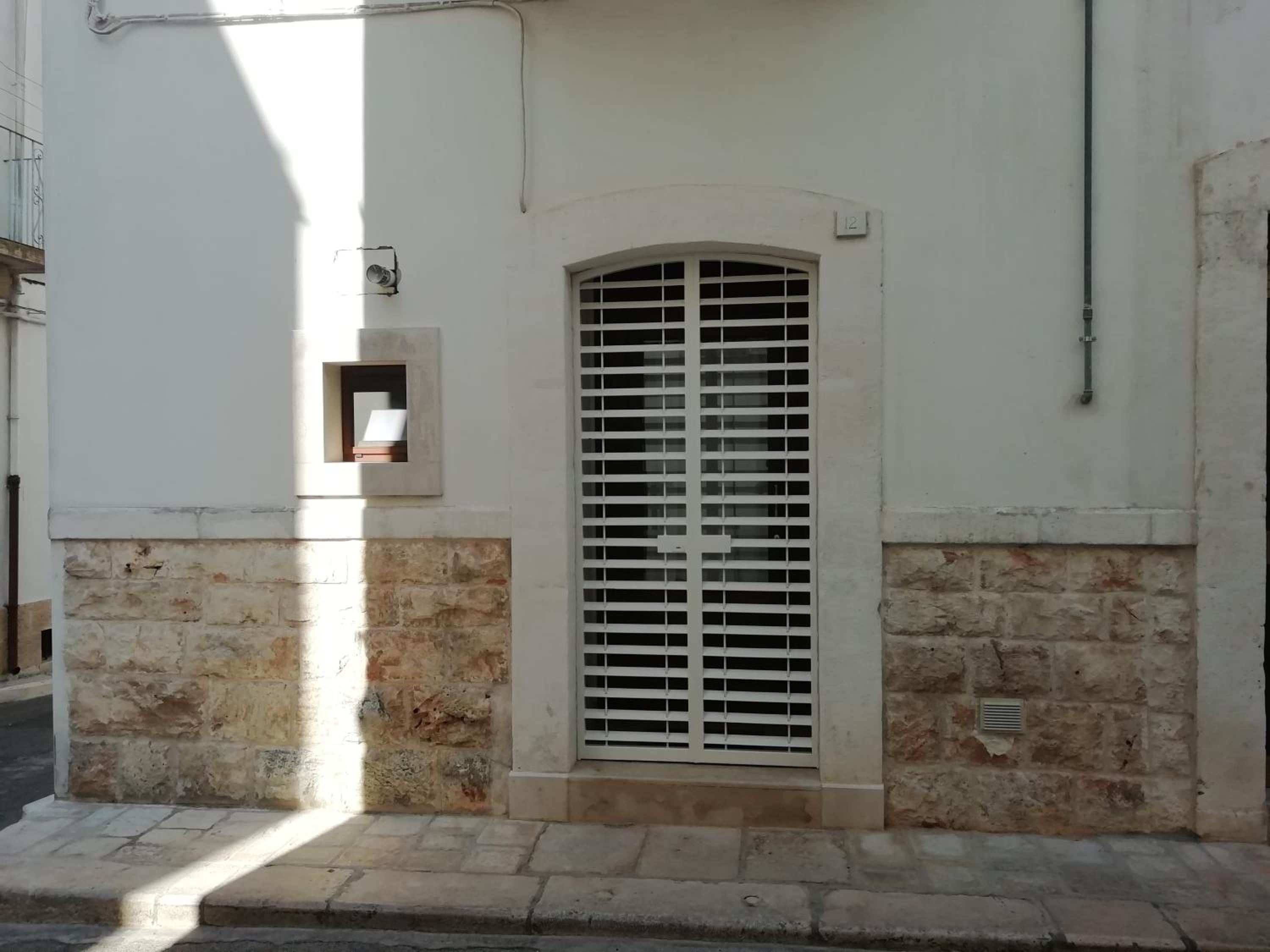 One-Bedroom House - Photo 2