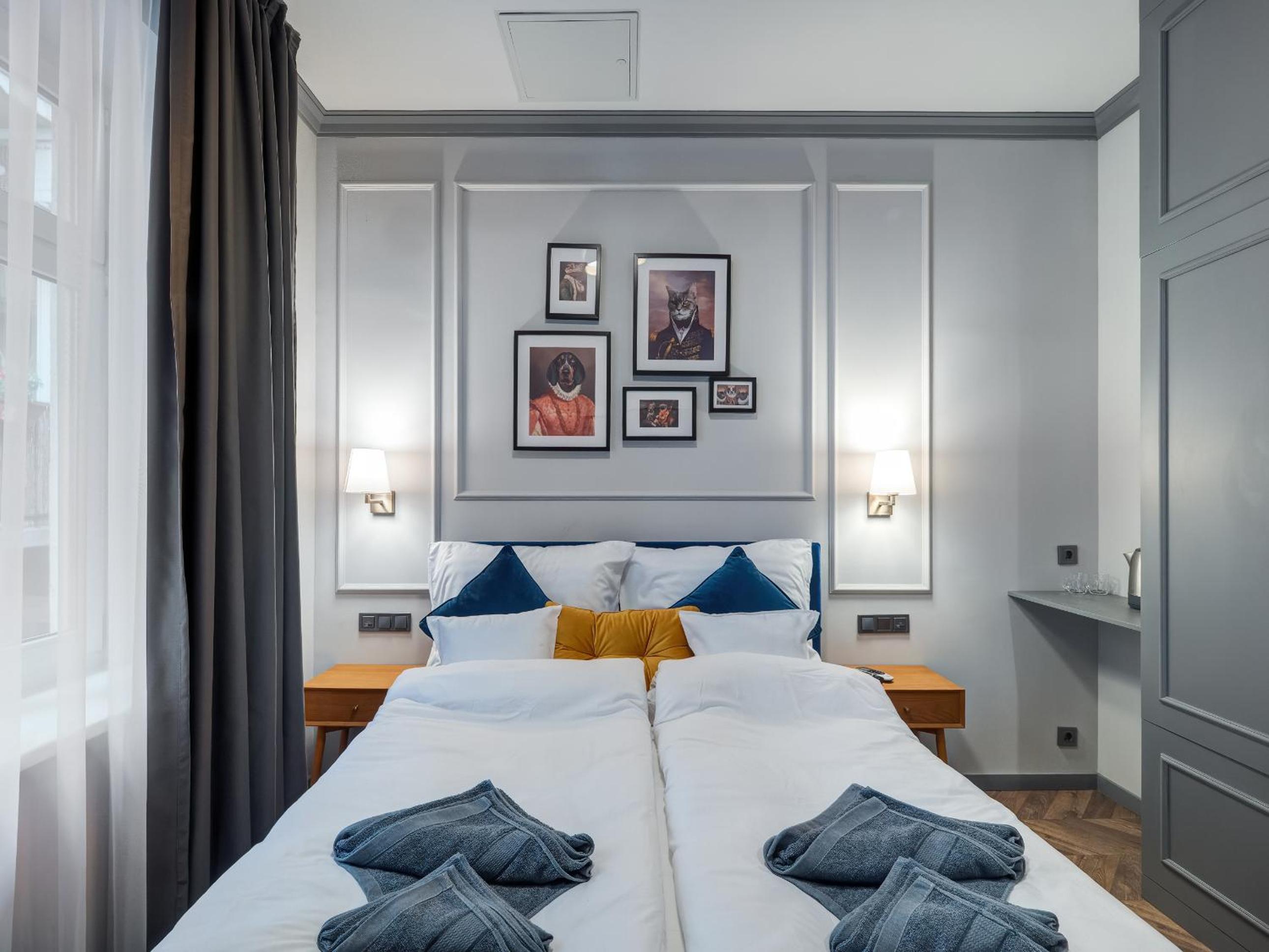 Deluxe King Room - Photo 12