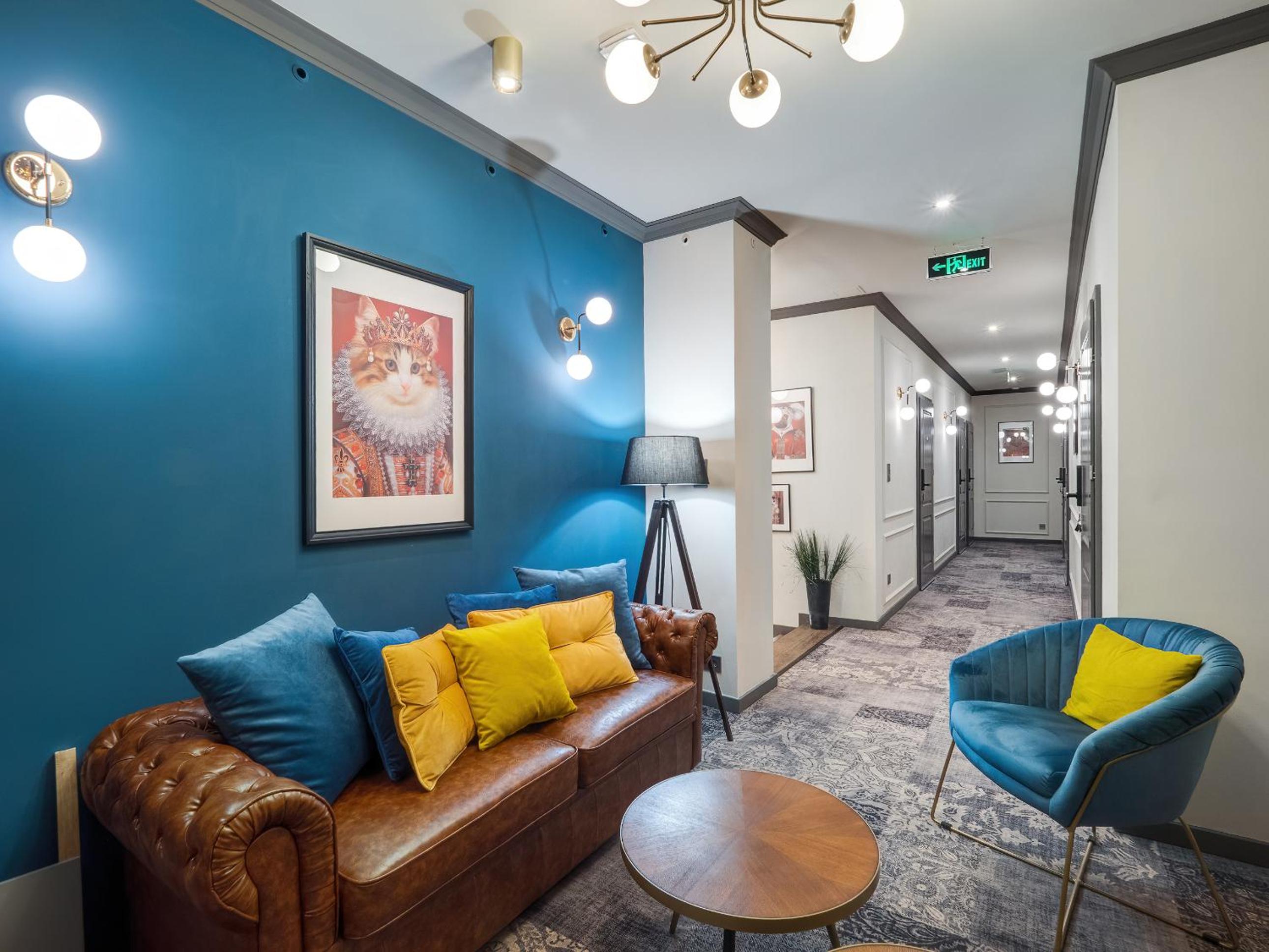 Deluxe King Room - Photo 16