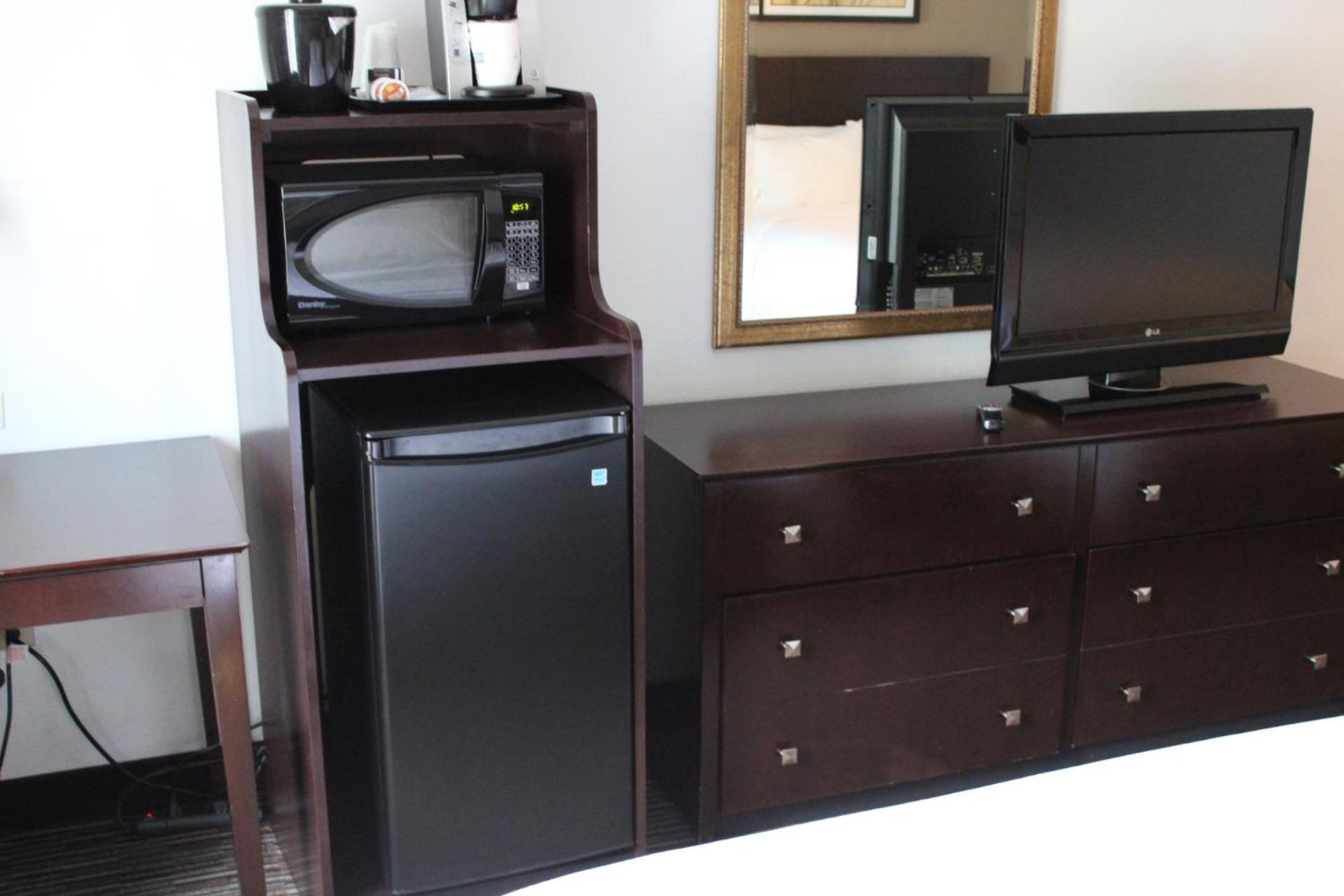 One-Bedroom Suite with Jetted Tub - Photo 1