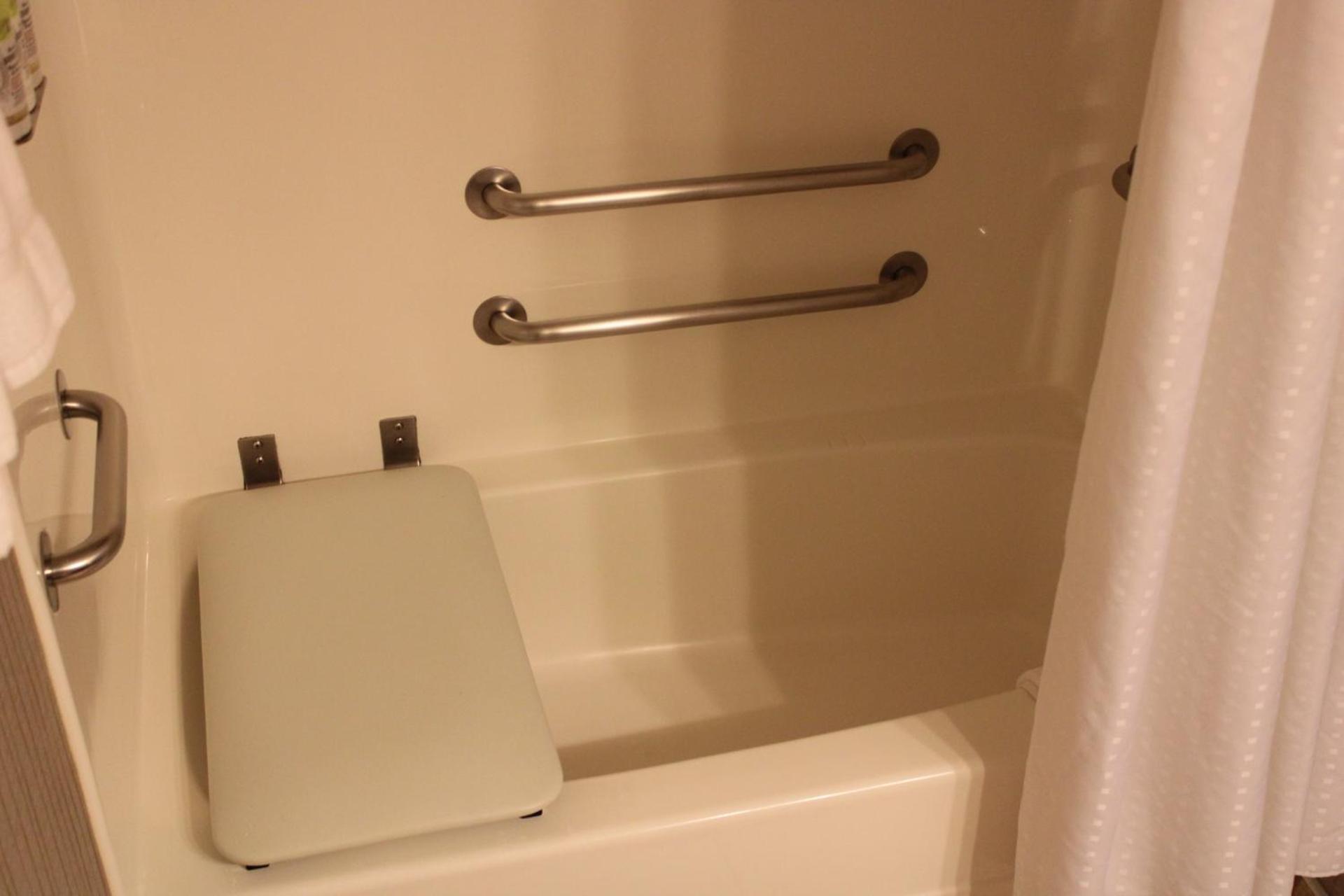 Queen Room with Two Queen Beds - Hearing Accessible/Non-Smoking - Photo 2