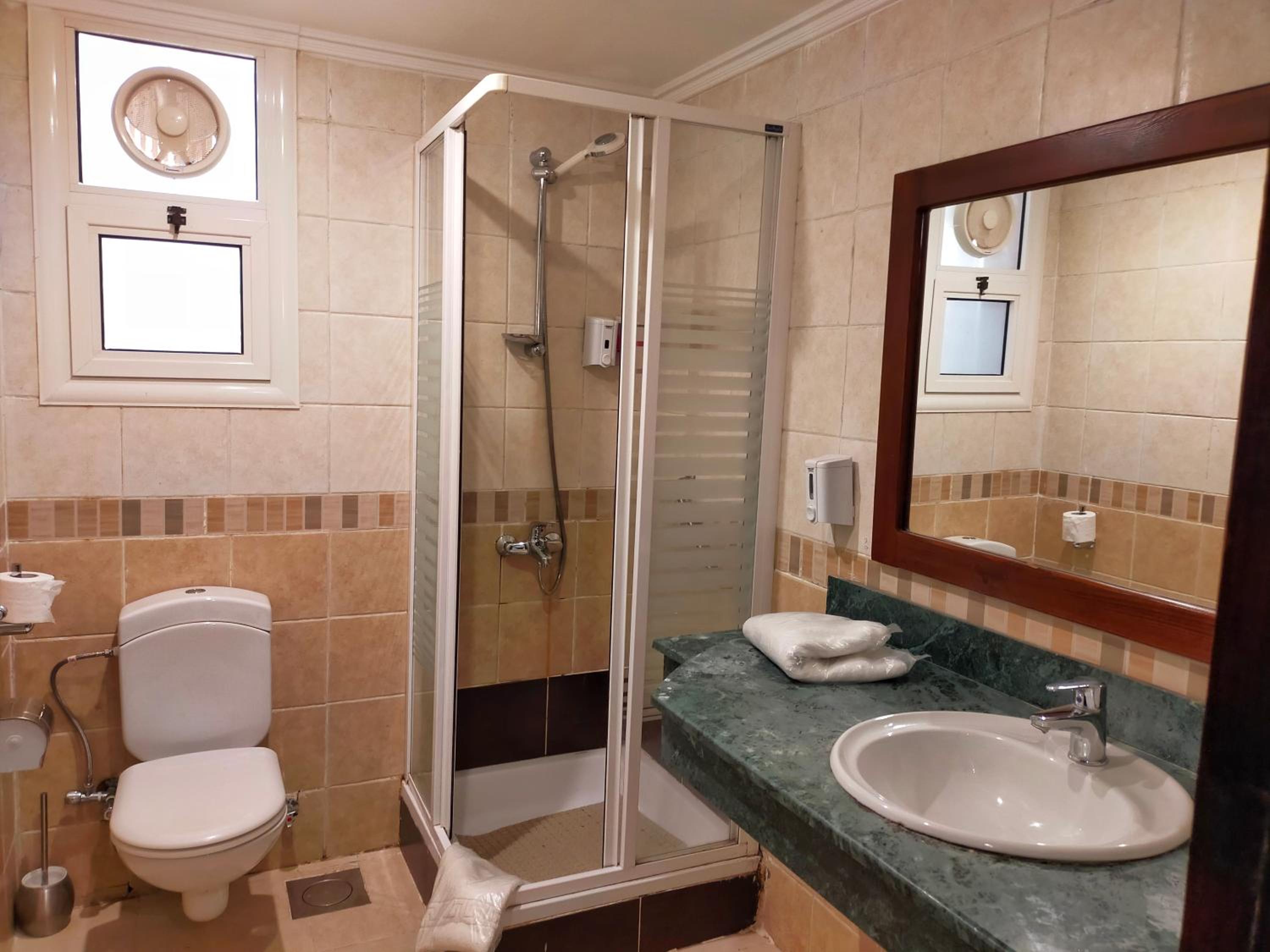 Standard Double Room - Photo 5