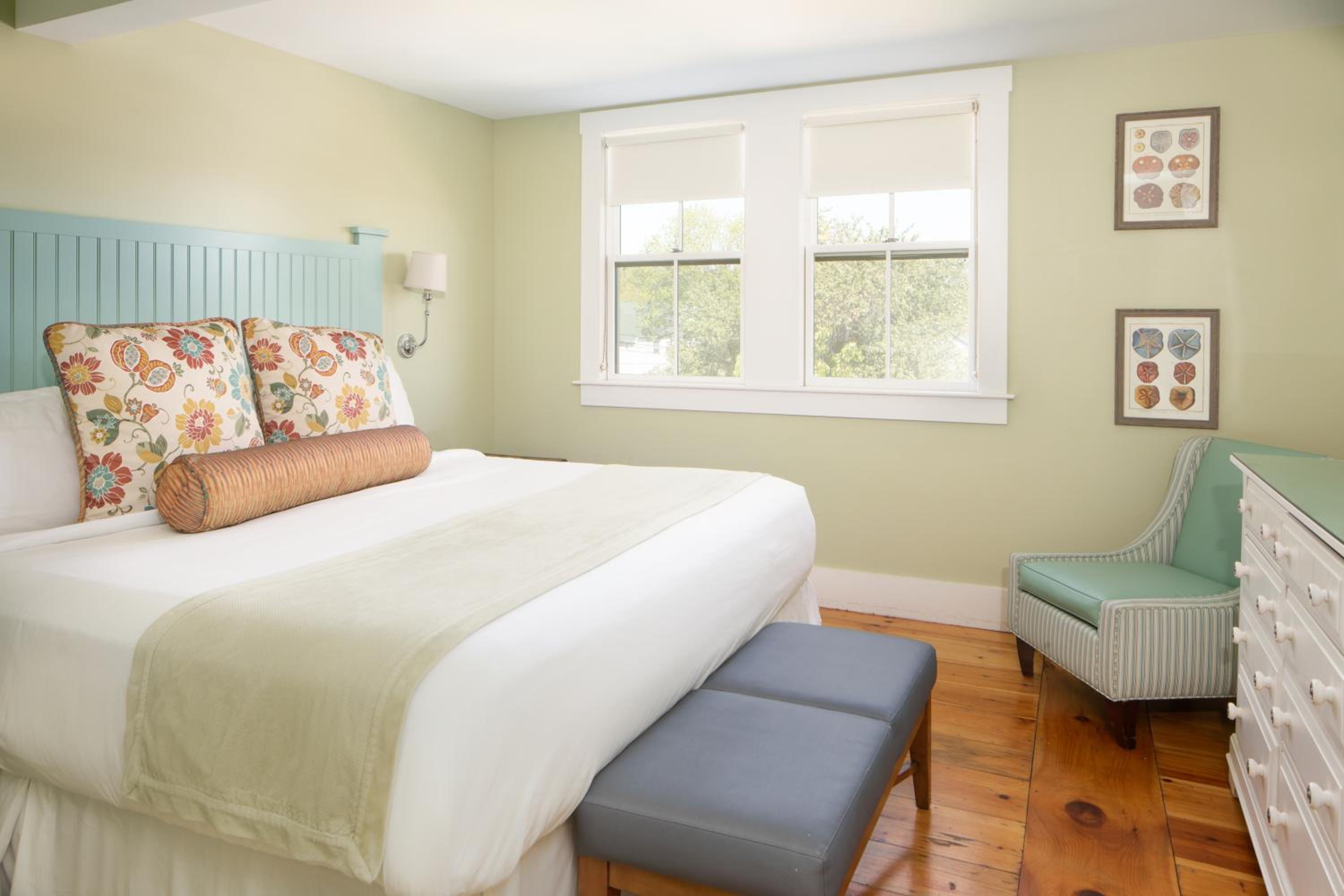 Deluxe King Room photo 1