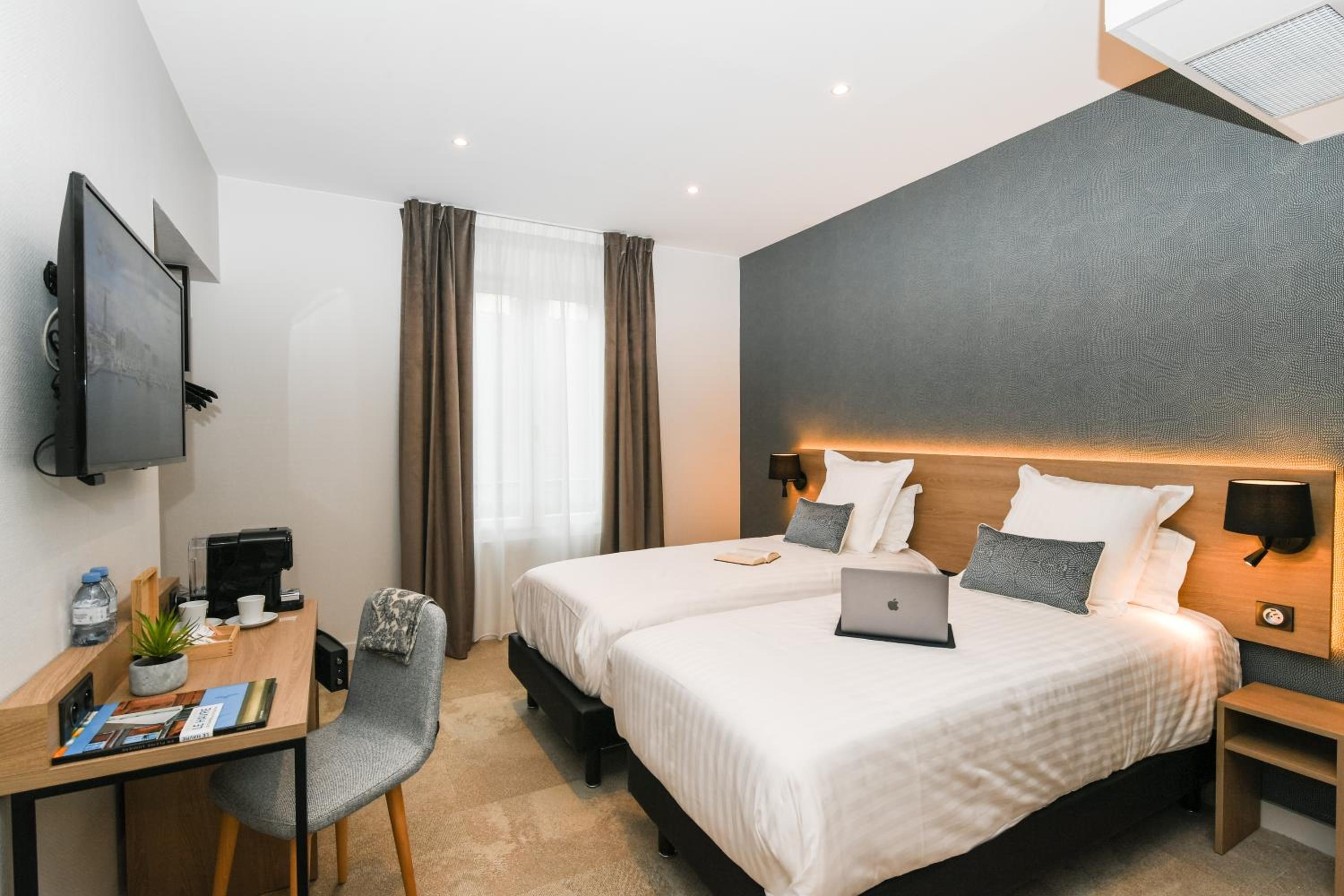 Deluxe Twin Room - Photo 3