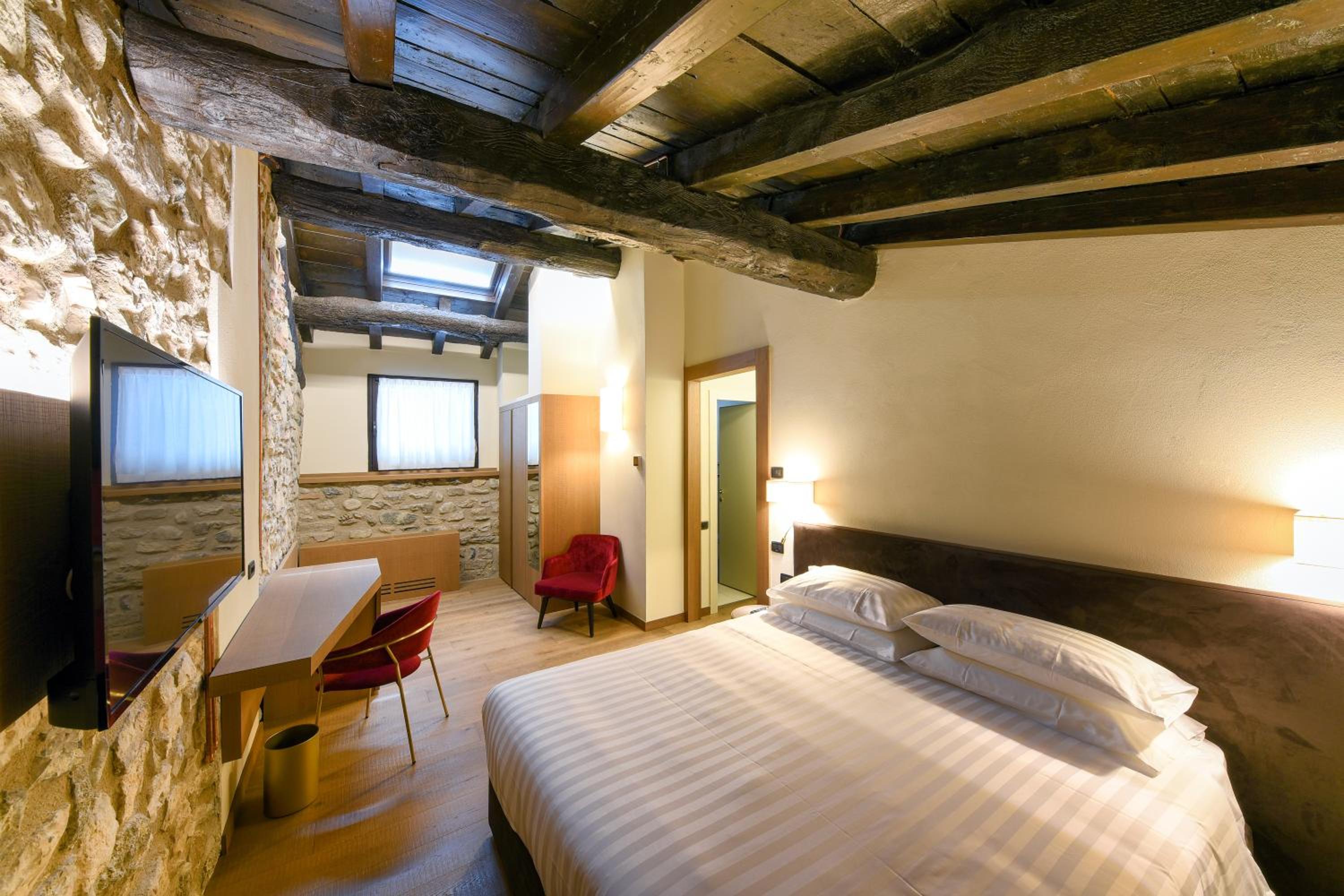 Superior King Room - Photo 1