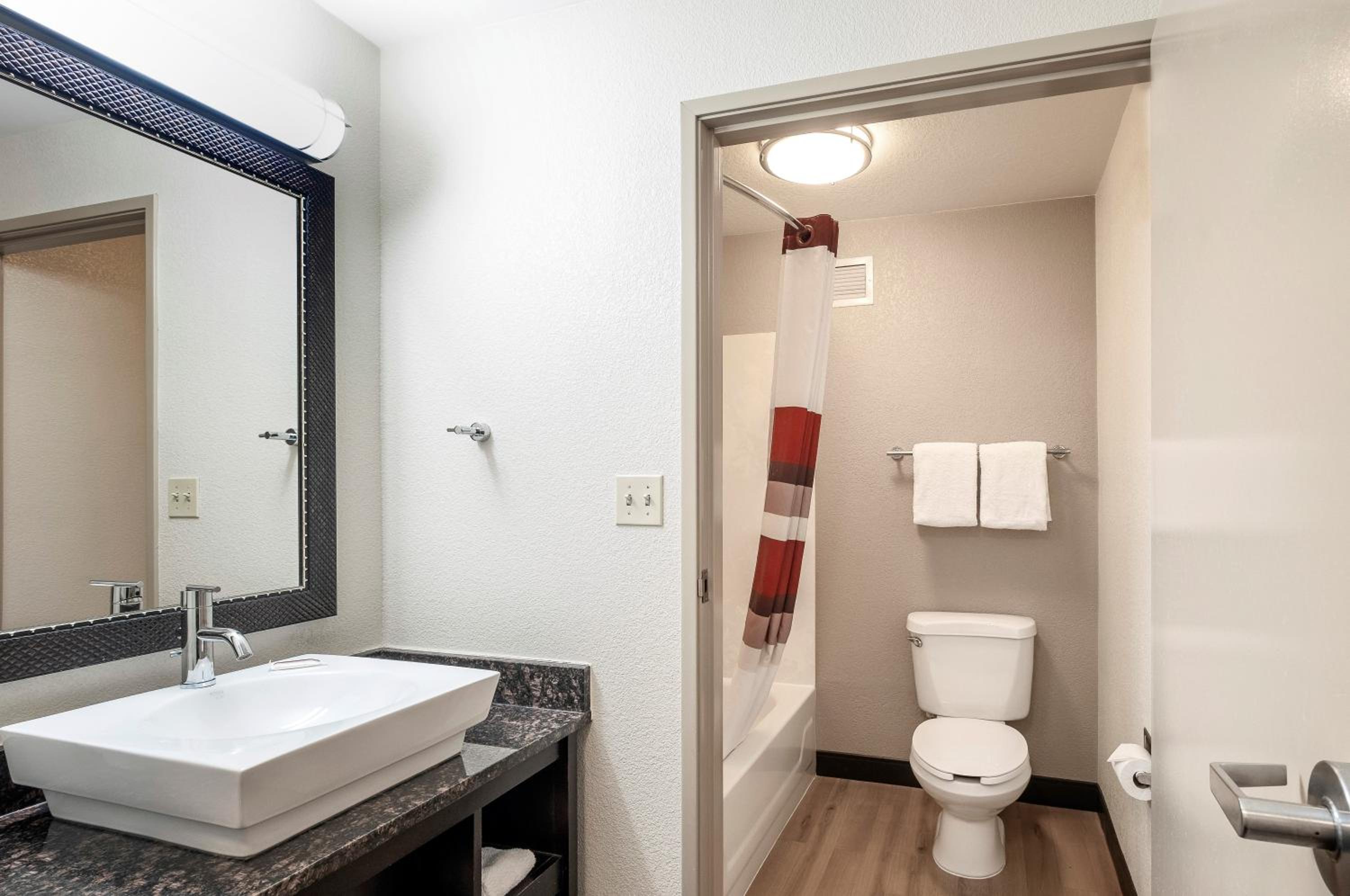 Superior King Room Smoke Free - Photo 4