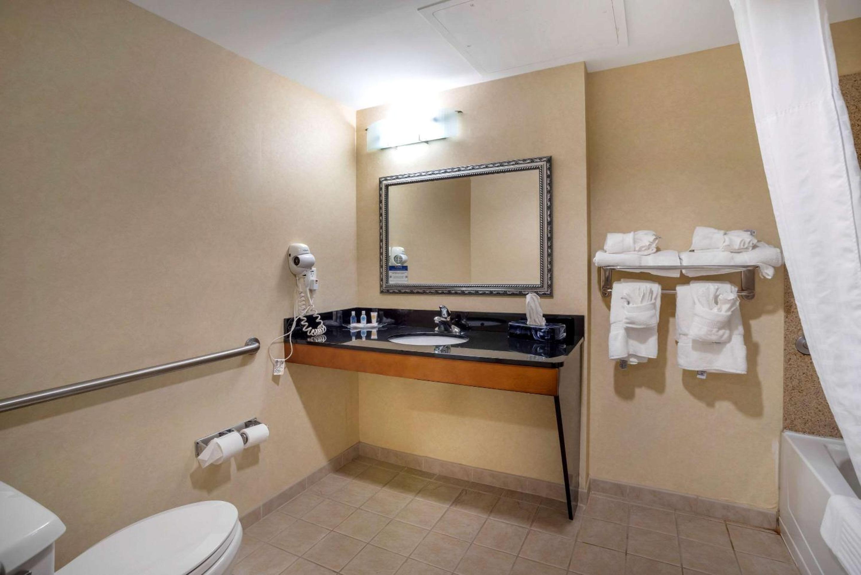 King Room - Accessible/Non-Smoking - Photo 4