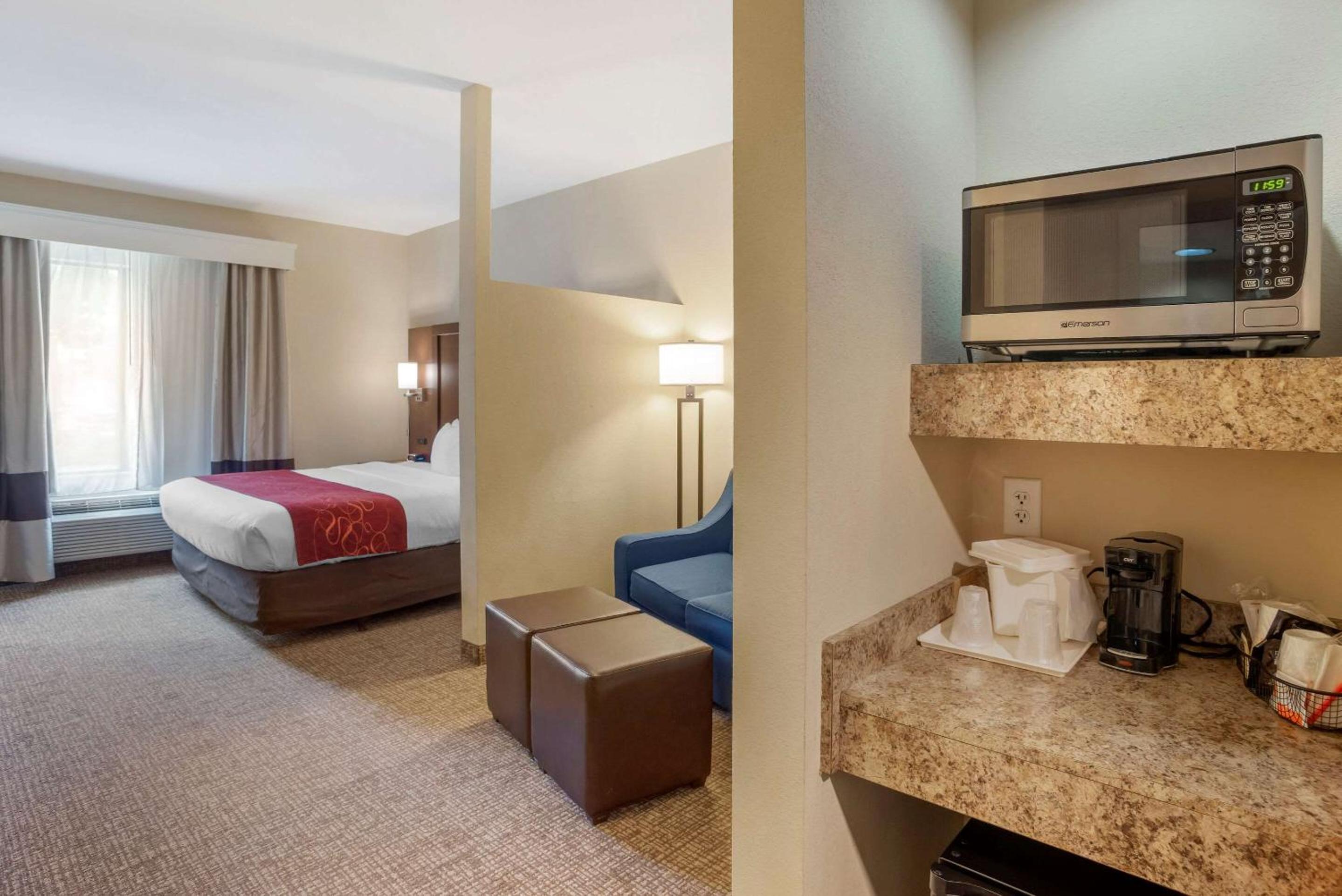 King Suite - Accessible/Non-Smoking - Photo 2