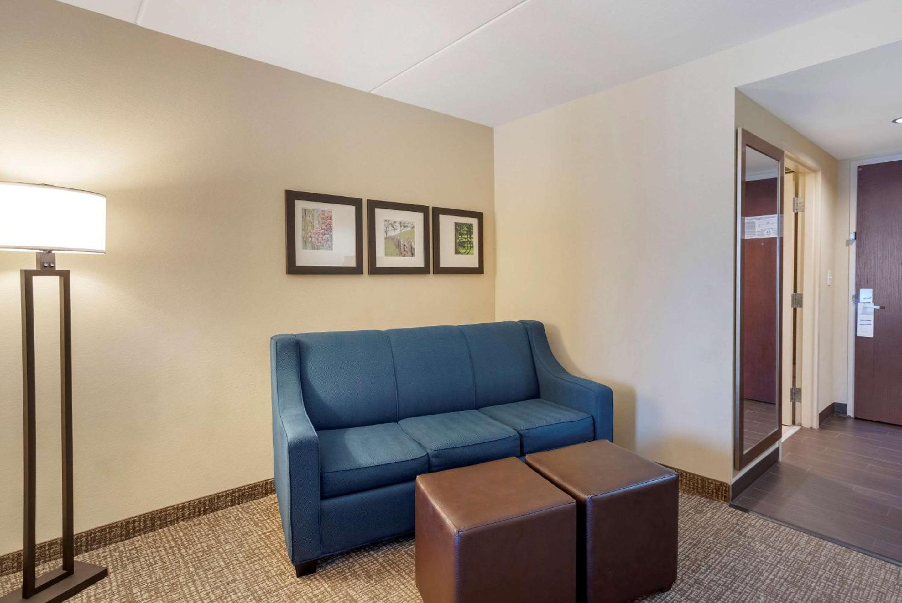Double Suite with Two Double Beds - Non-Smoking - Photo 2
