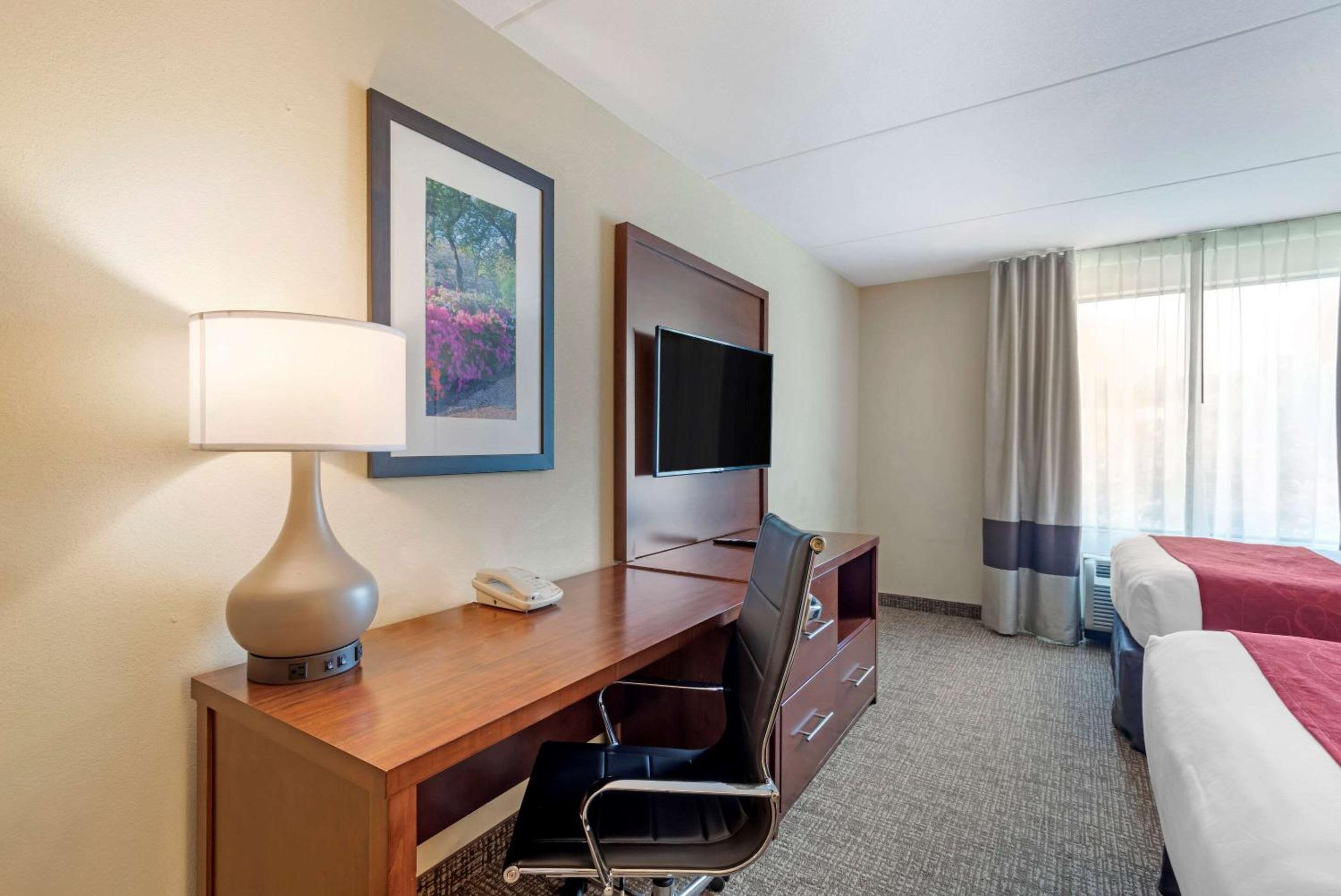 Double Suite with Two Double Beds - Non-Smoking - Photo 22