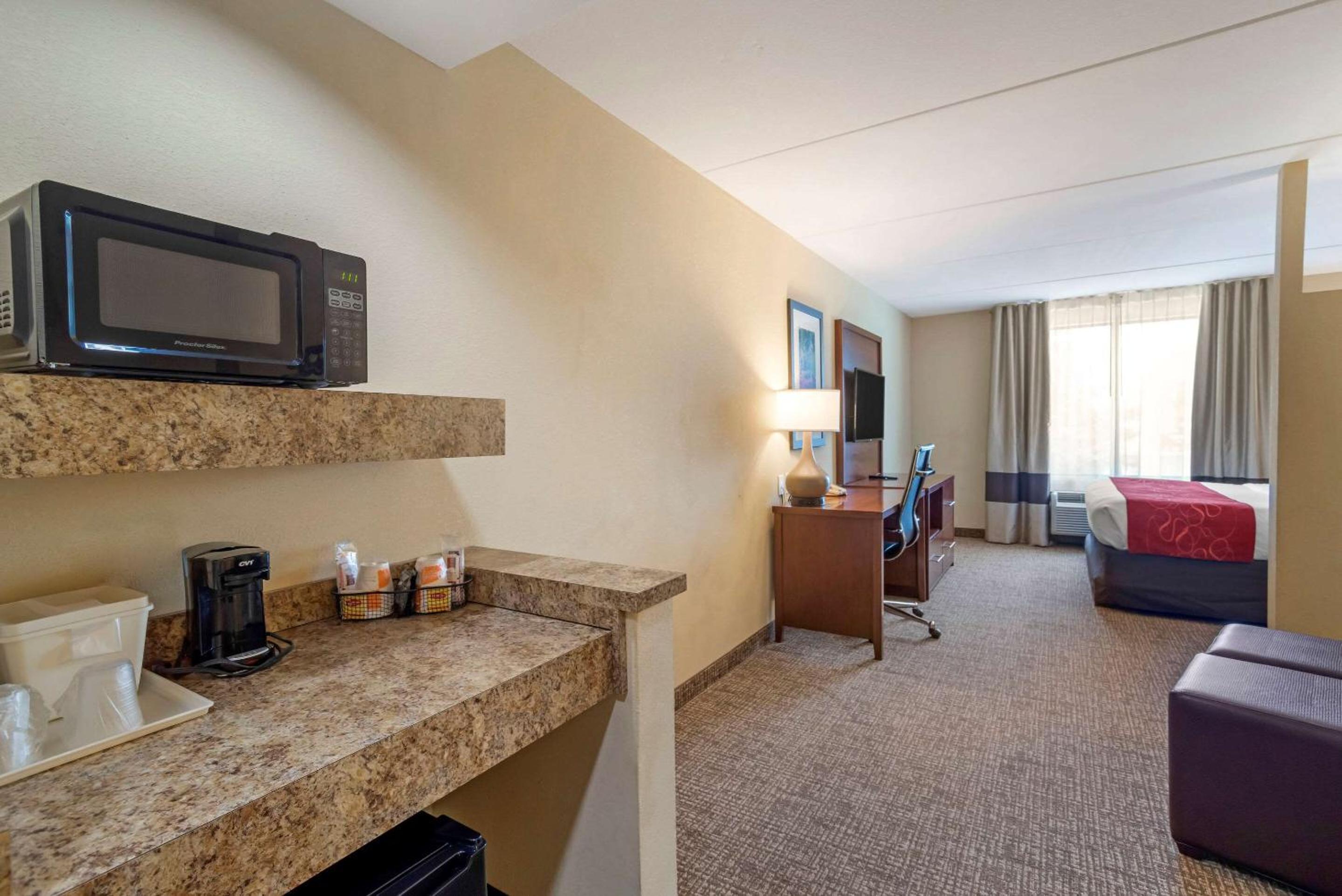 Double Suite with Two Double Beds - Non-Smoking - Photo 21