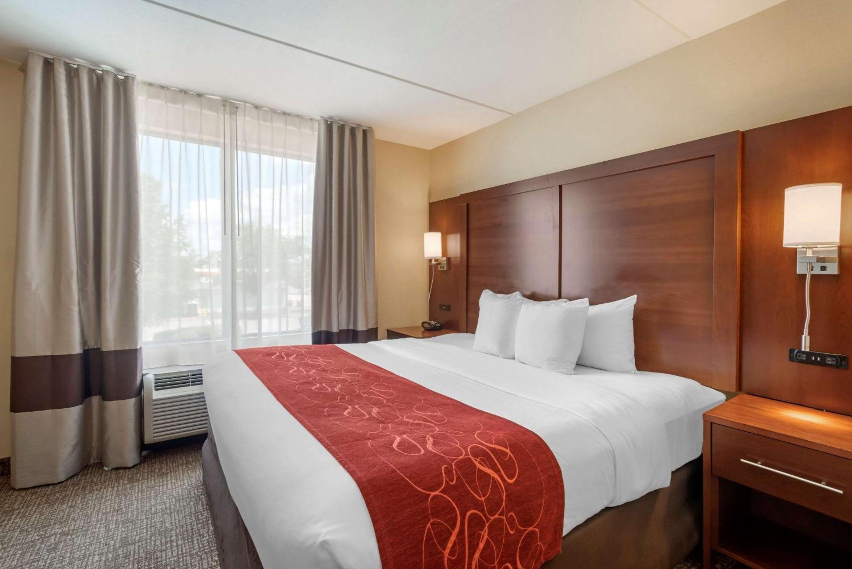 Double Suite with Two Double Beds - Non-Smoking - Photo 10
