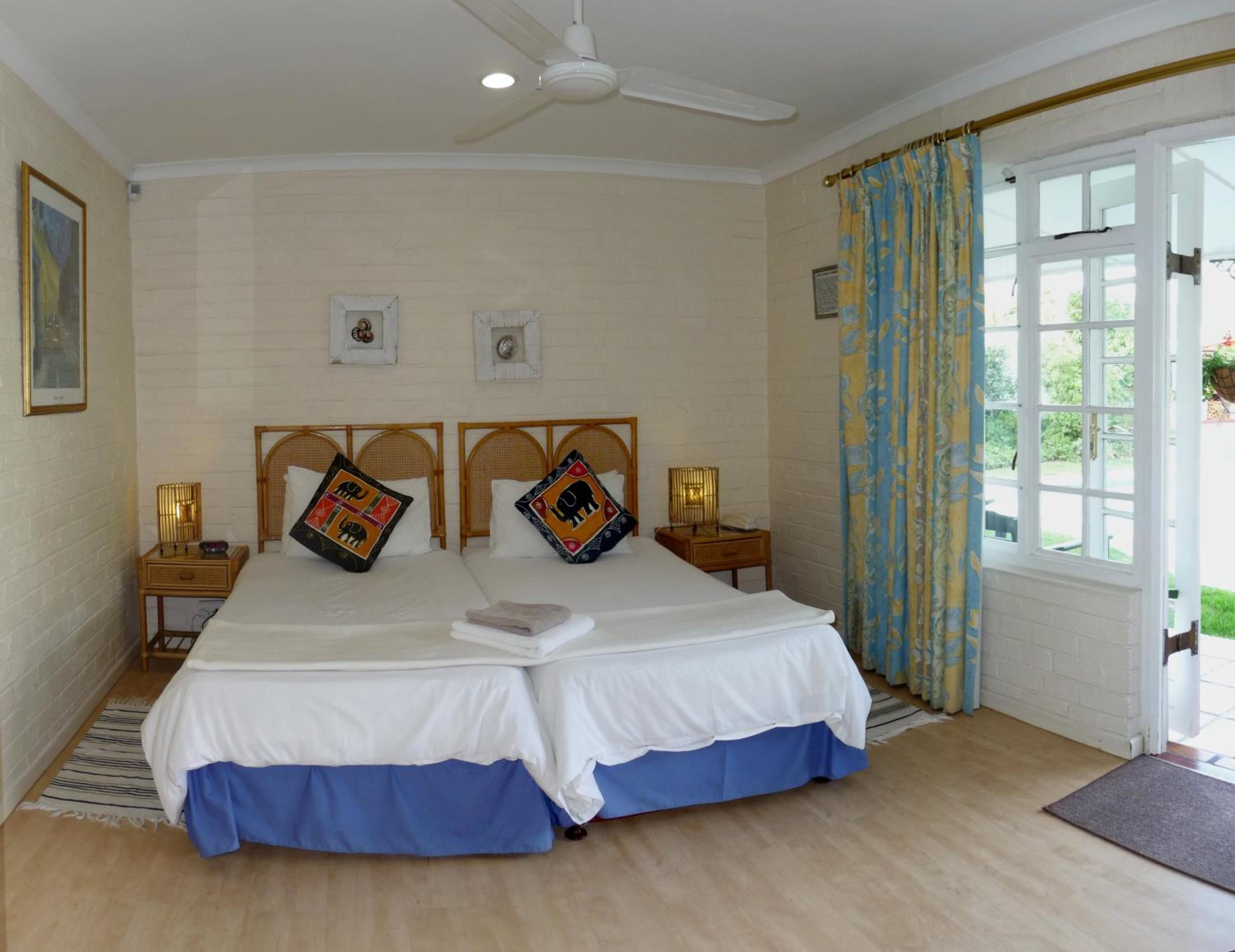 Twin Room with Pool View - Lord Charles