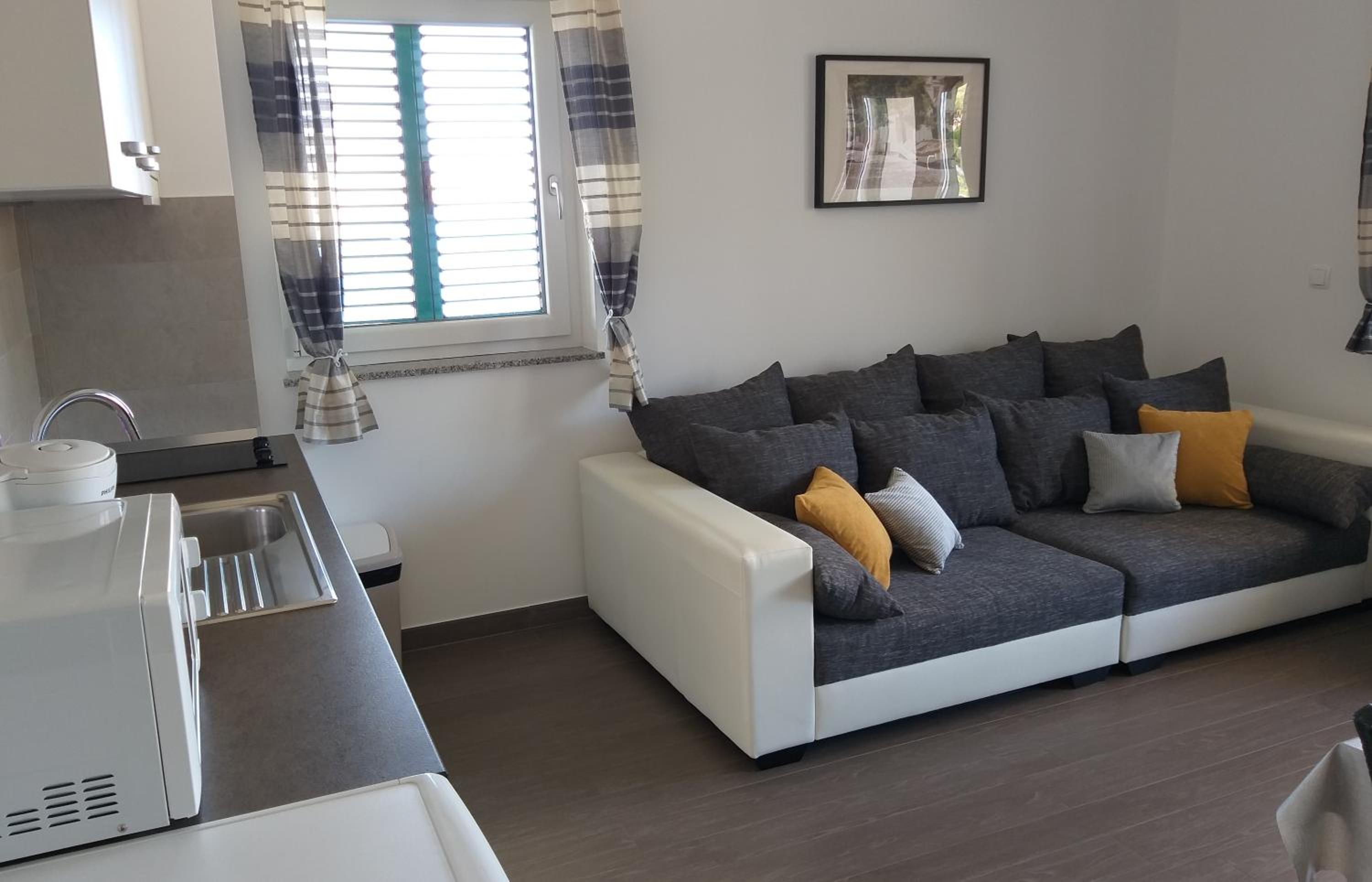 Apartment with Terrace - Photo 26