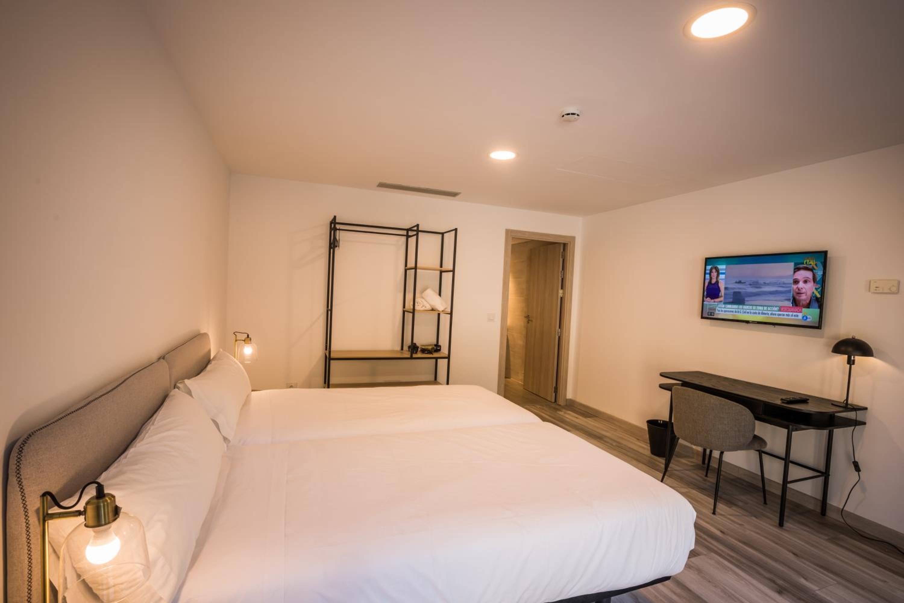 Economy Double Room photo 3