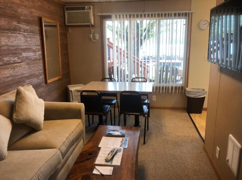 Two-Bedroom Cabin  photo 1