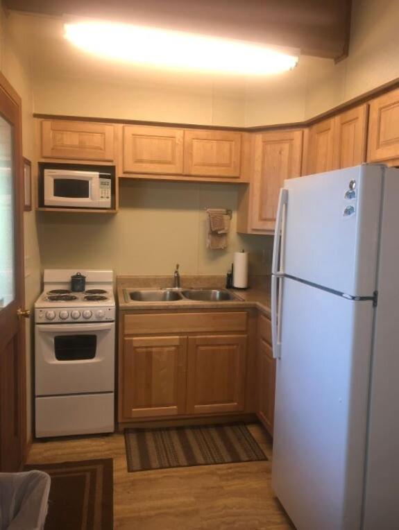 Two-Bedroom Cabin  photo 2