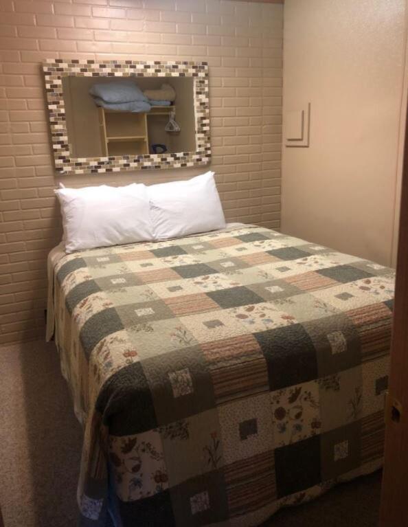 Two-Bedroom Cabin photo 3