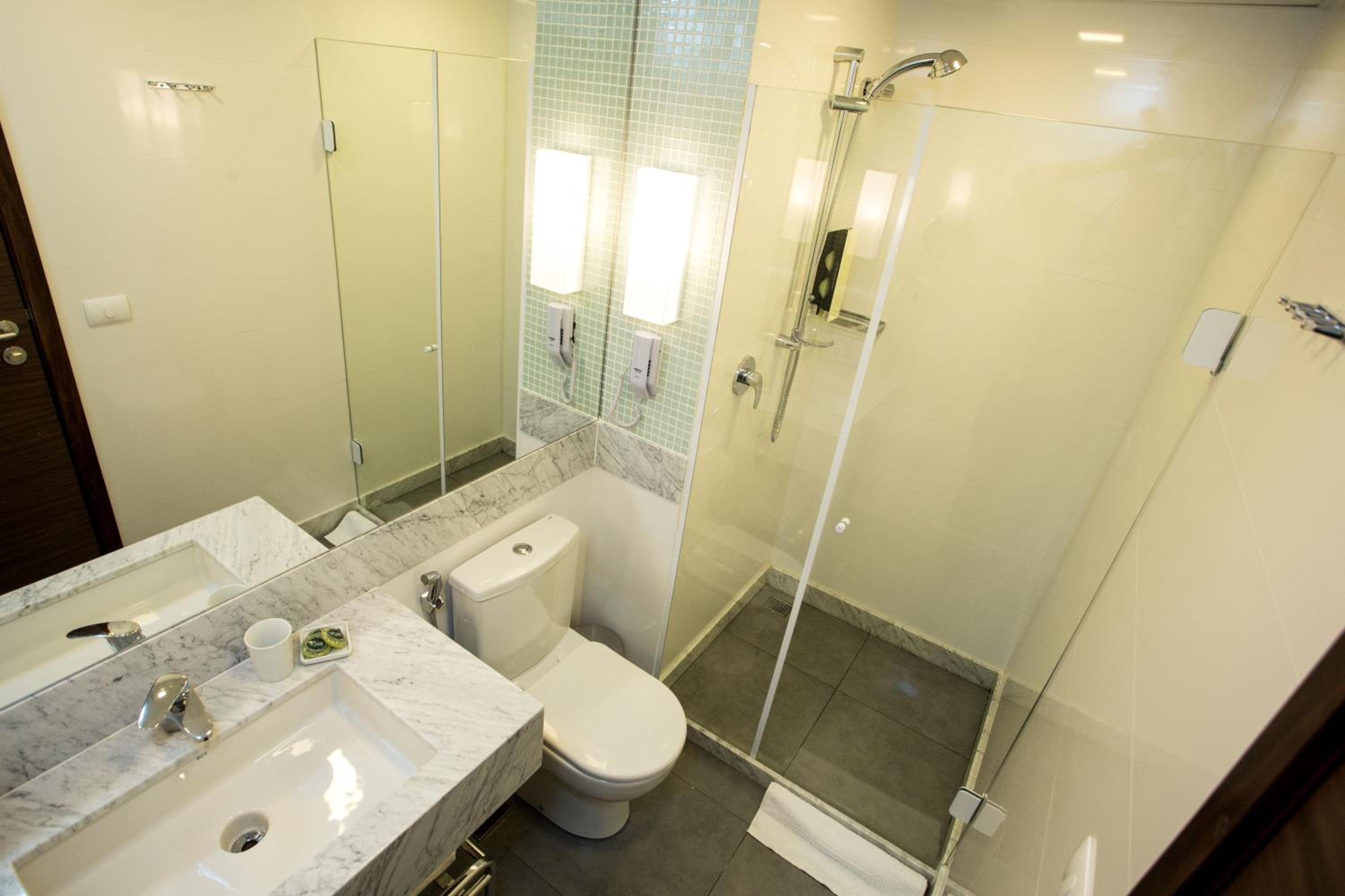 Luxury Triple Room thumbnail 5