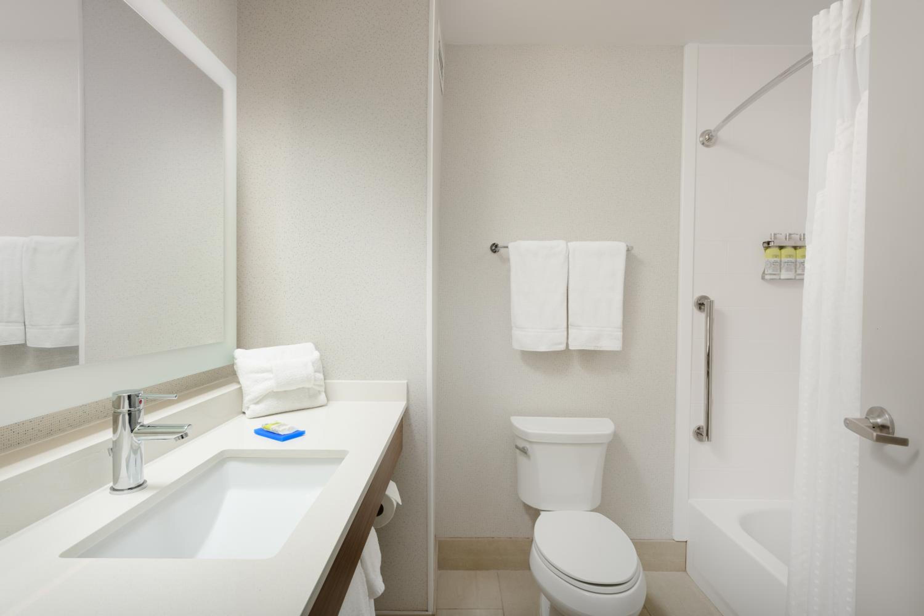 Executive King Room - Non-Smoking - Photo 10