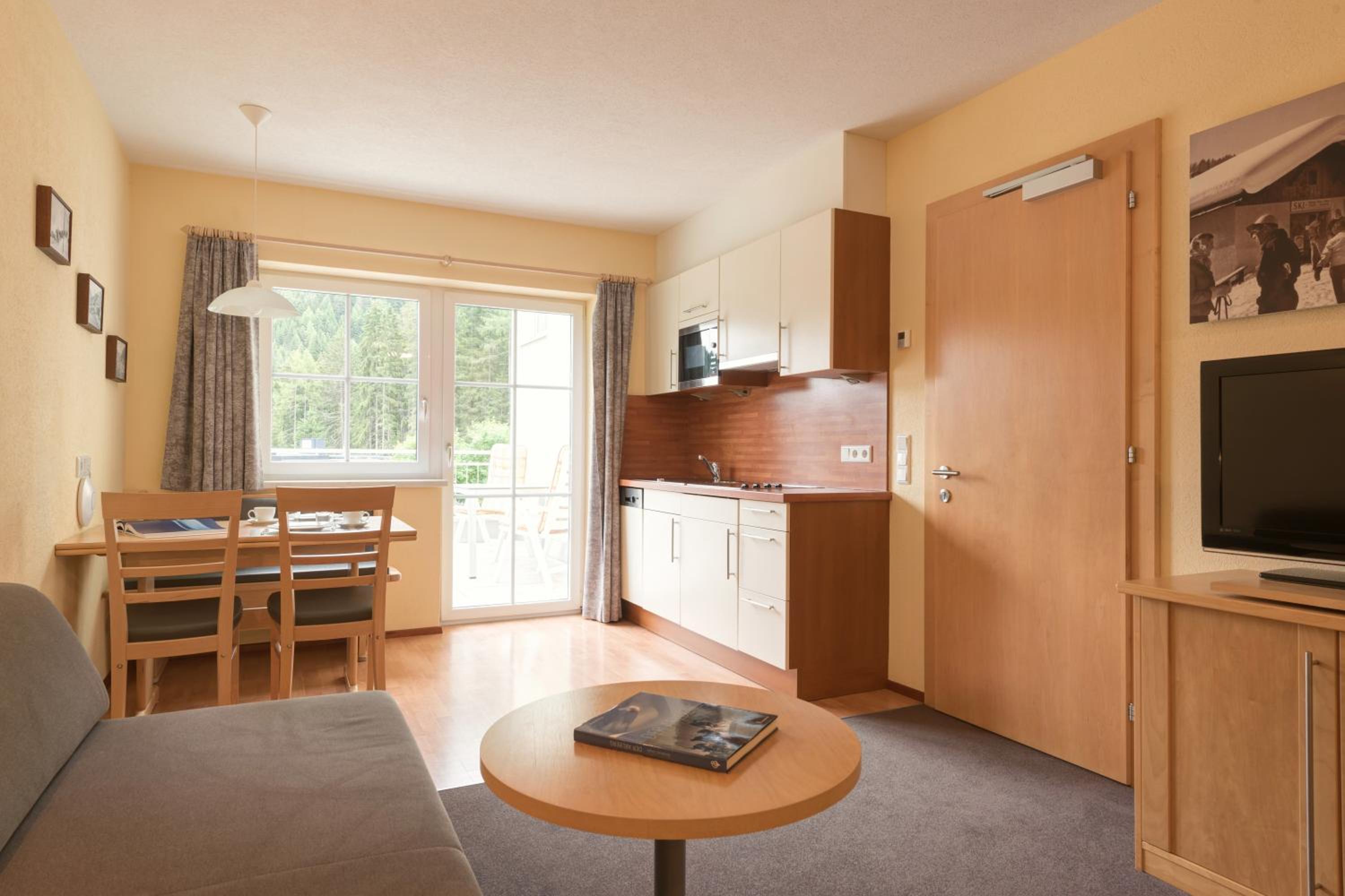 Deluxe Apartment photo 2