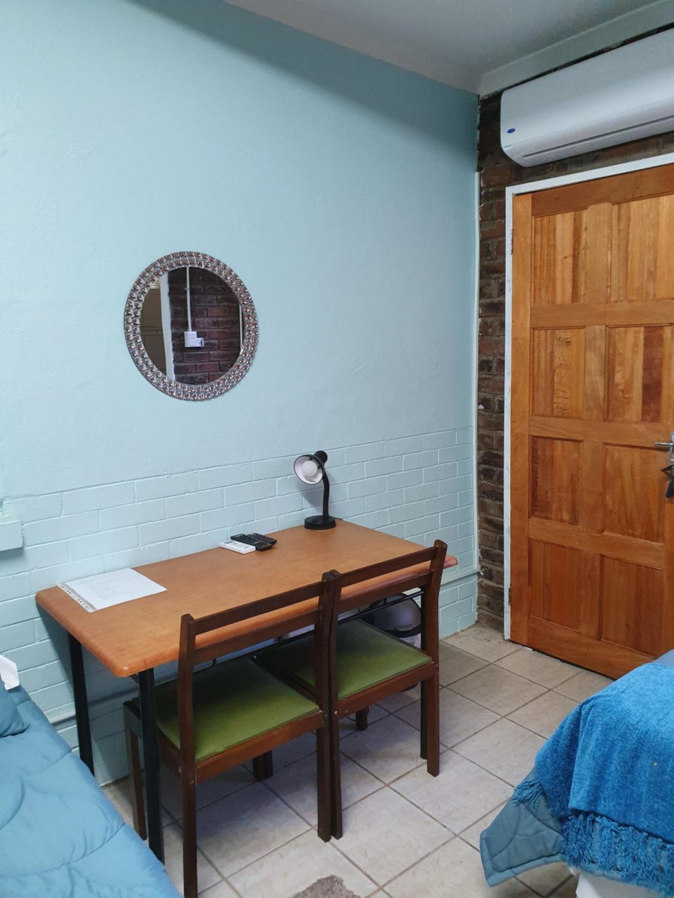 One-Bedroom Apartment photo 3