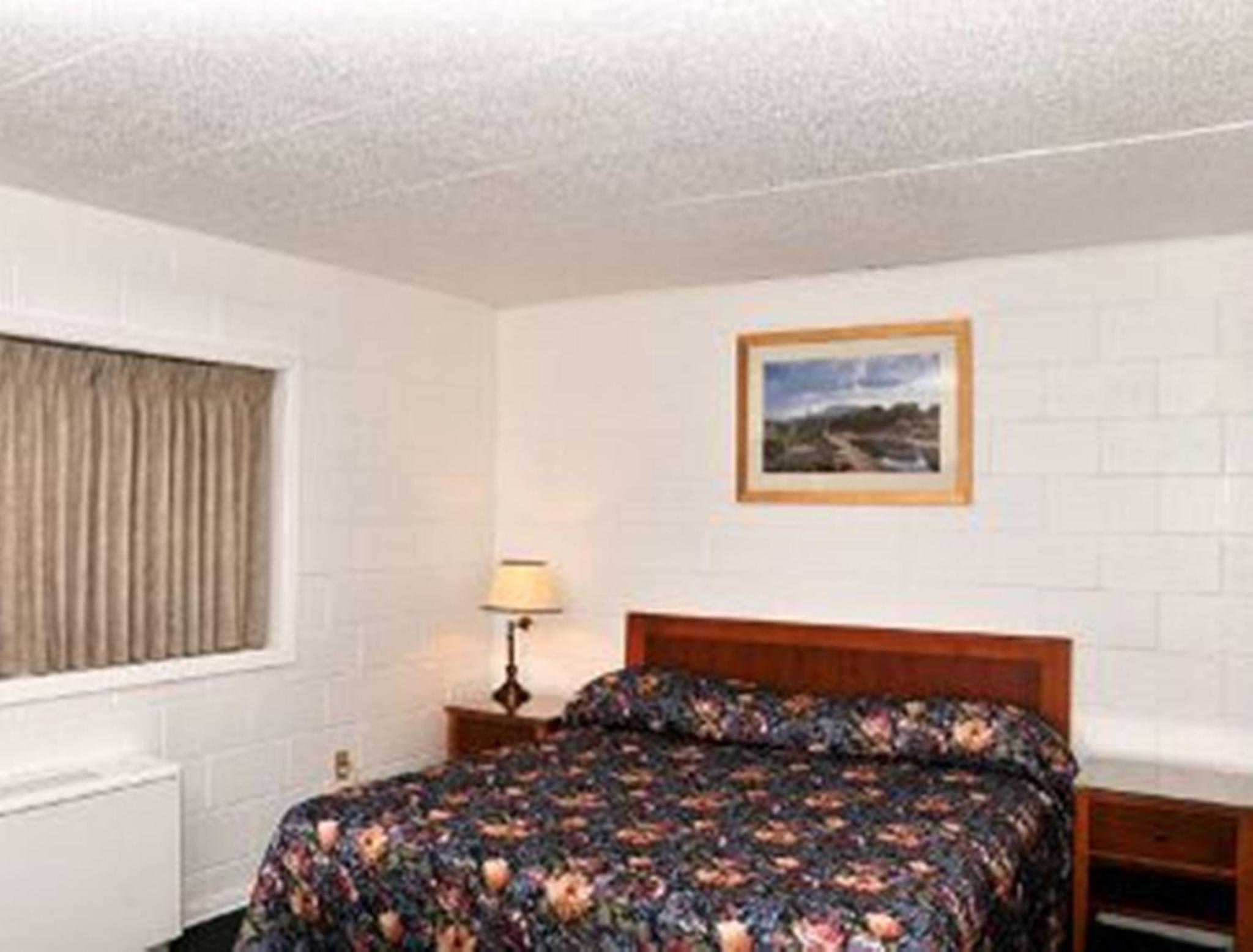Double Room with Two Double Beds - Non-Smoking - Photo 2