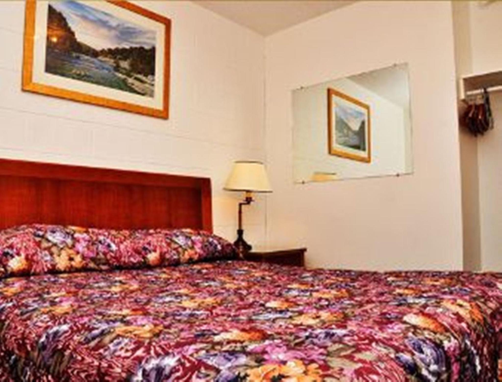 King Room- Non-Smoking - Photo 3