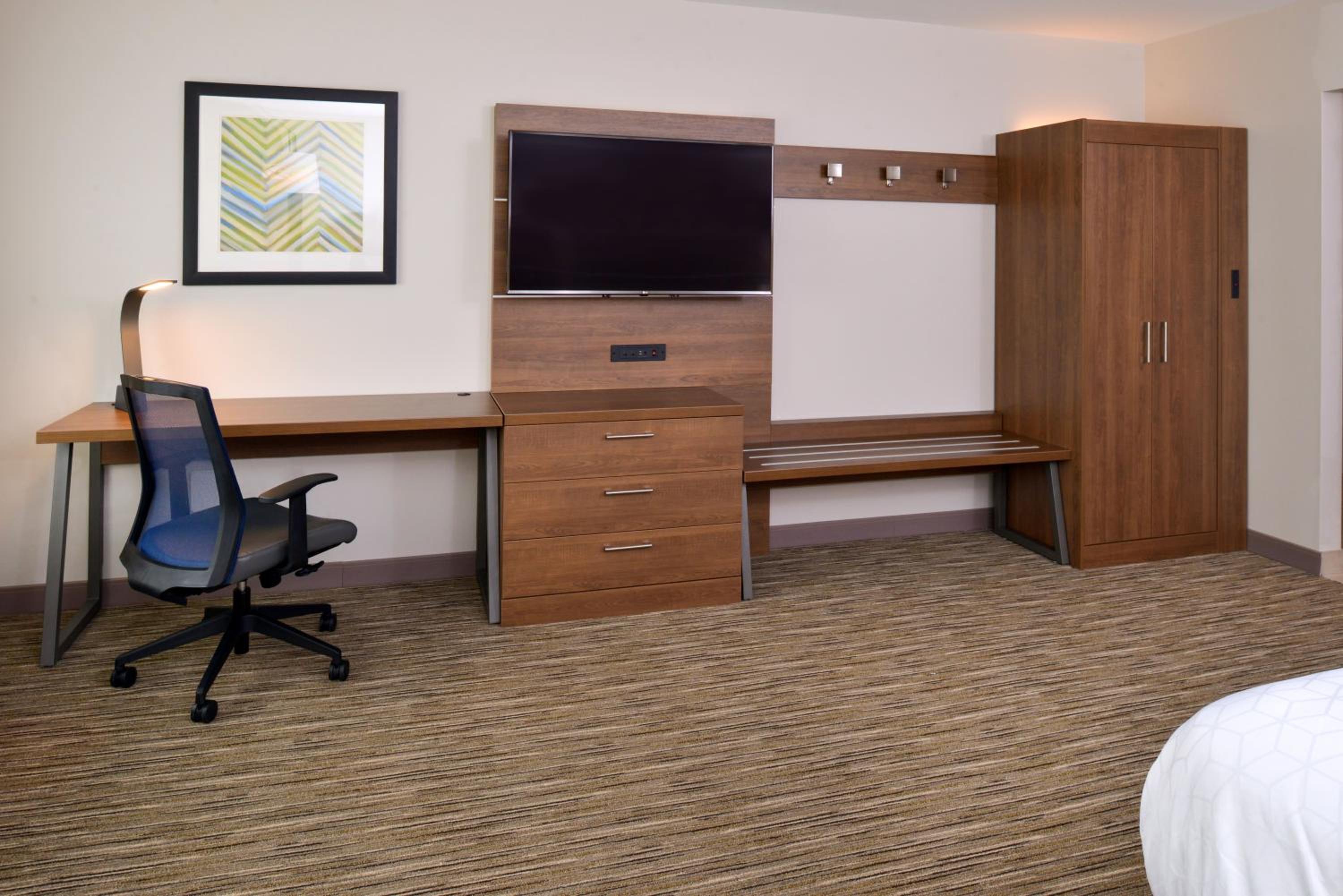 King Suite with Mobility Accessible Roll-In Shower photo 1