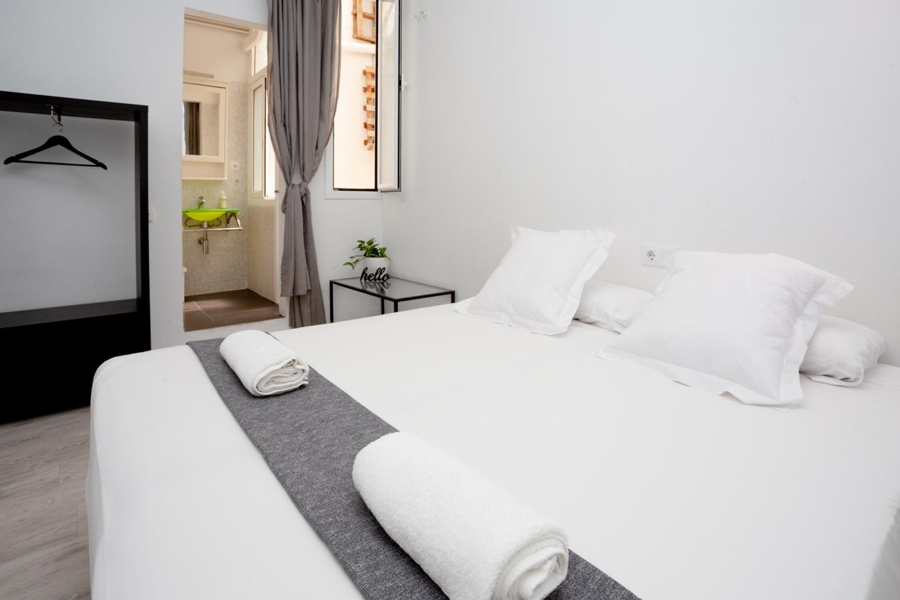 Twin Room with Bathroom photo 2