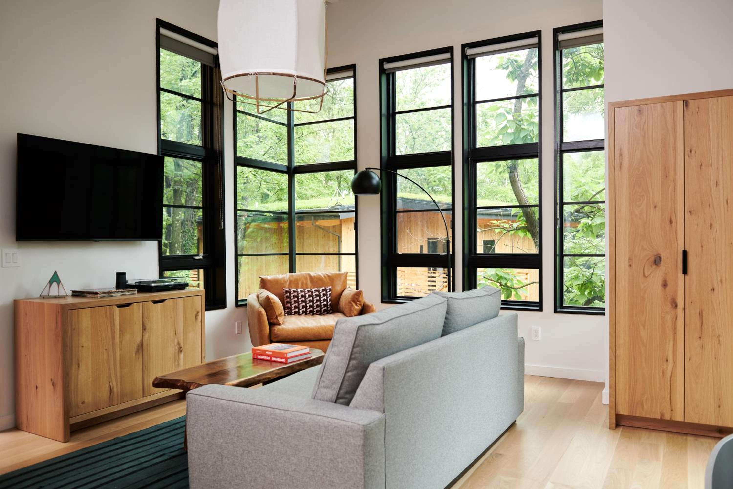 King Suite with Balcony - Photo 4