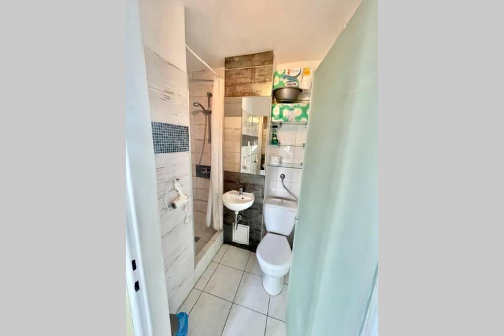 One-Bedroom Apartment - Photo 9