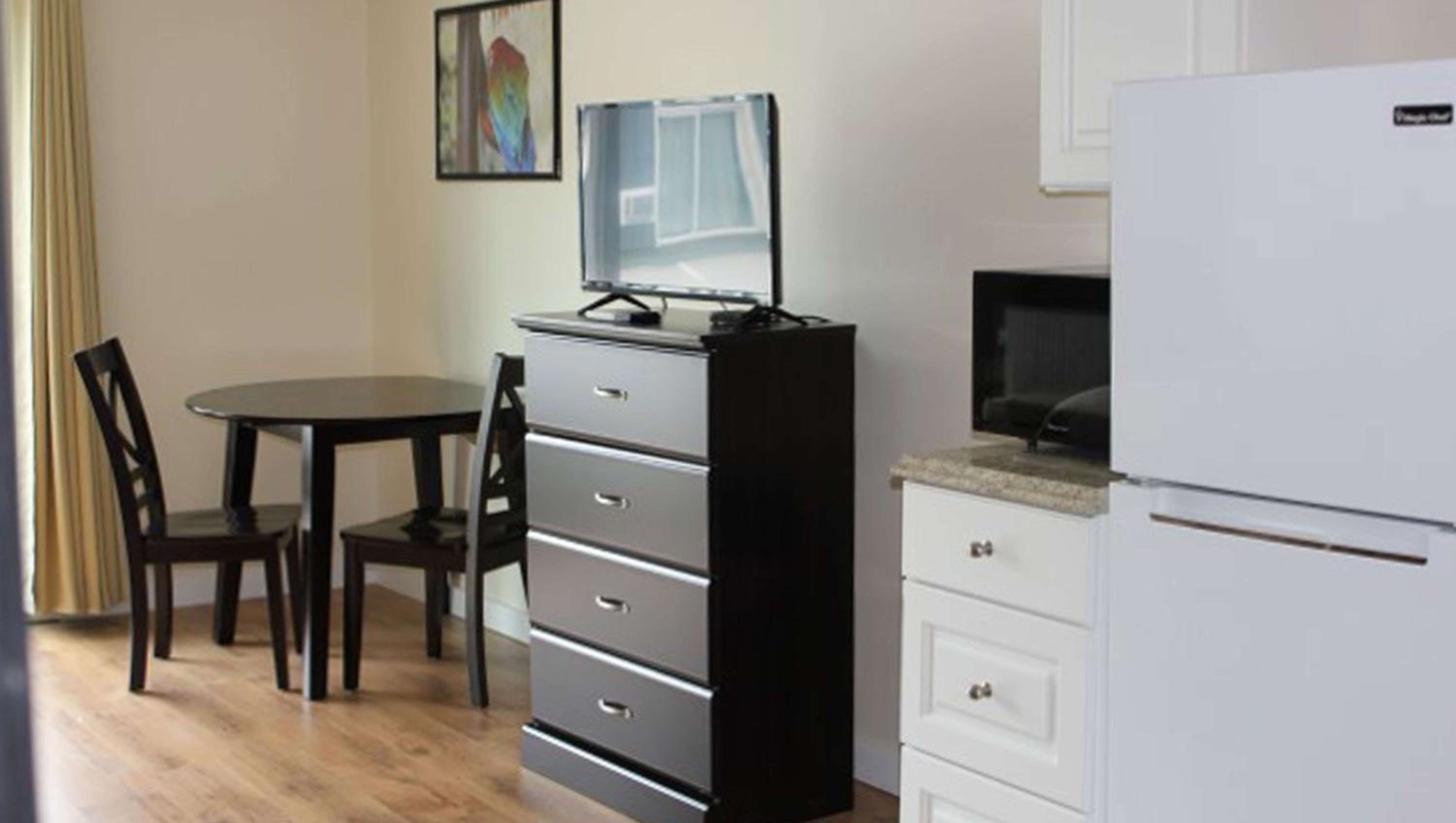 Standard King Room - Photo 4
