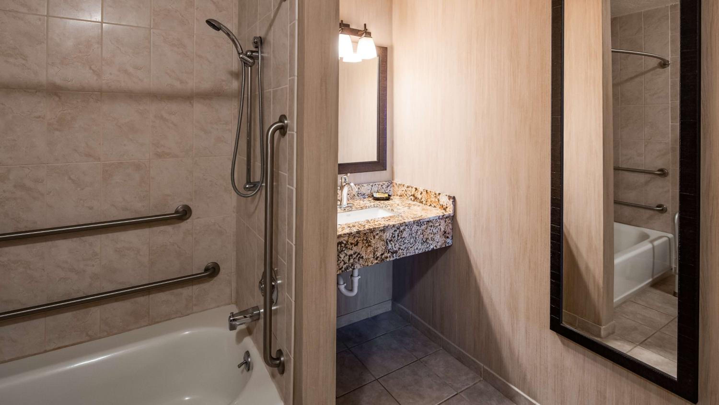 King Room - Disability Access - Photo 5