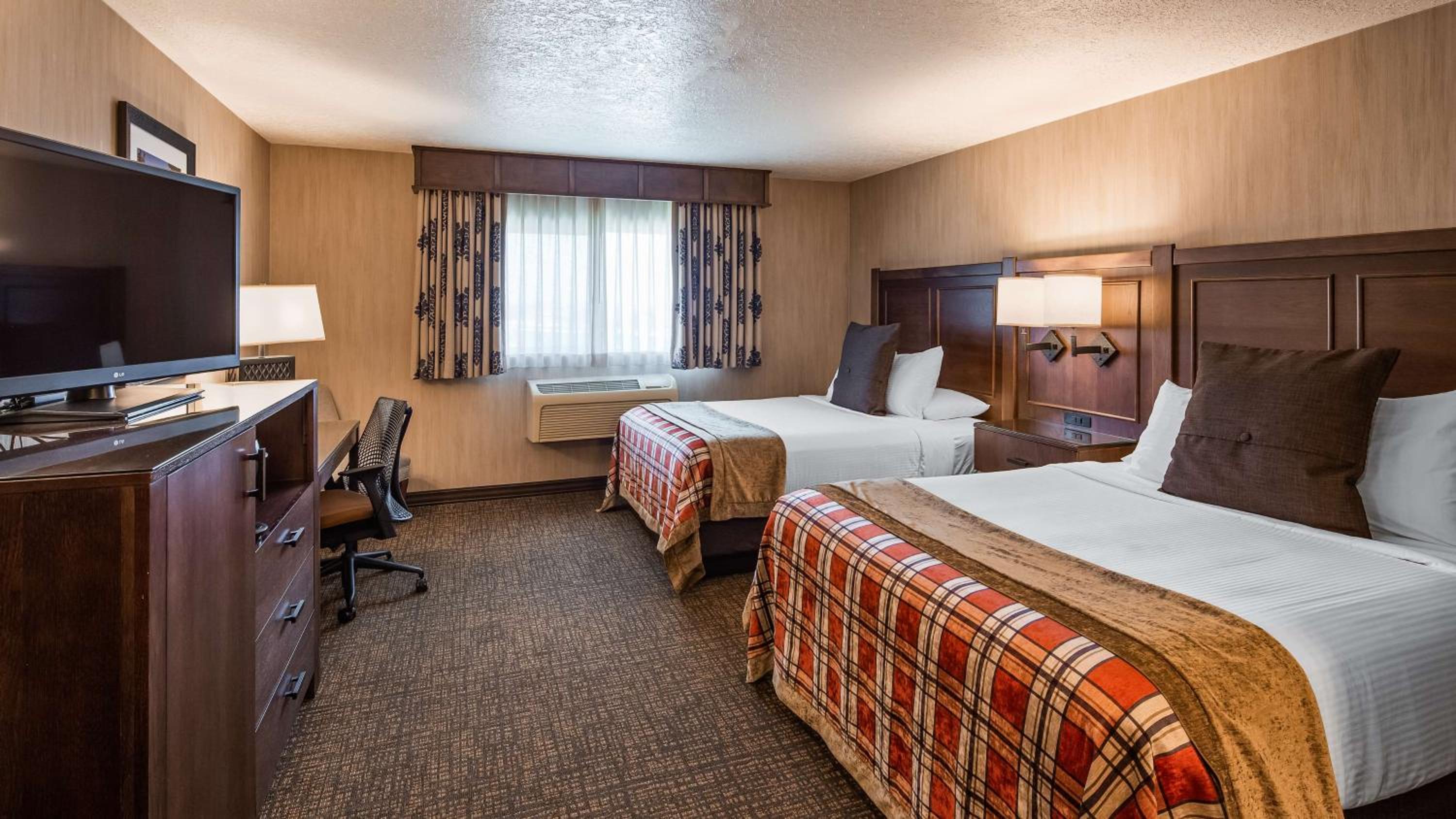 Queen Room with Two Queen Beds - Non-Smoking - Photo 1