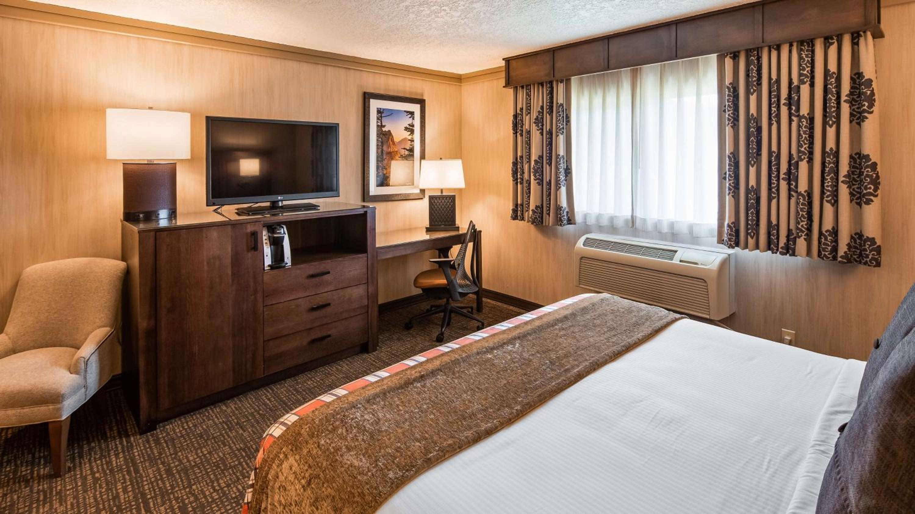King Room - Non-Smoking - Photo 3