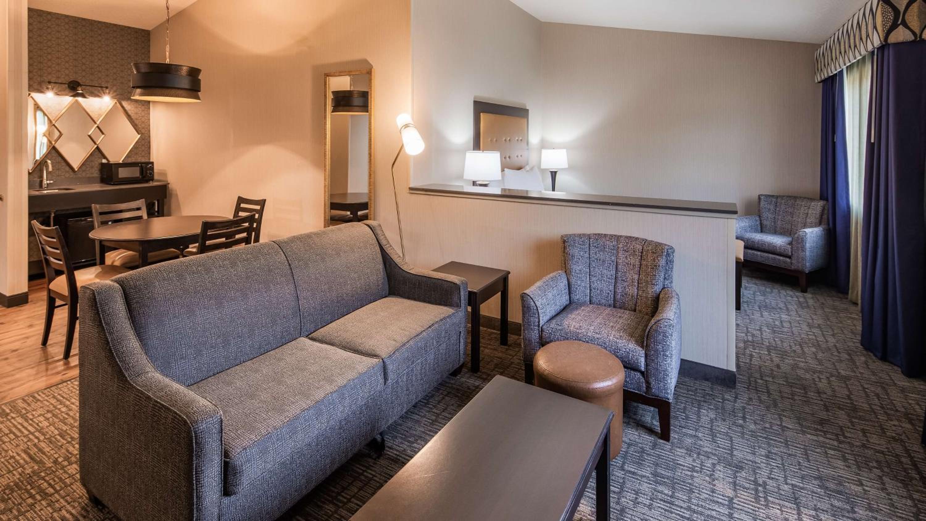 Queen Room with Two Queen Beds - Disability Access - Photo 3