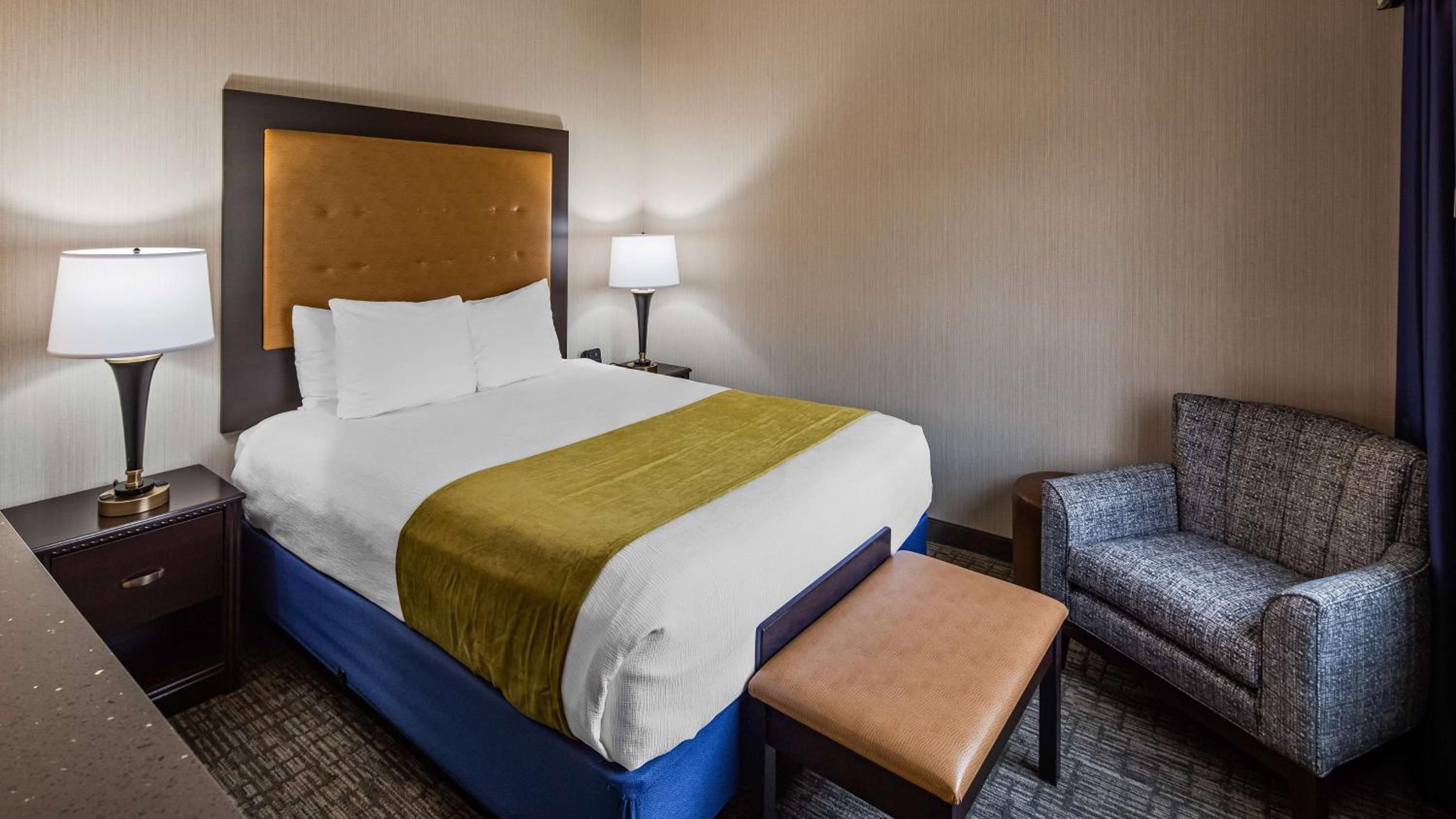 Queen Room with Two Queen Beds - Disability Access - Photo 2