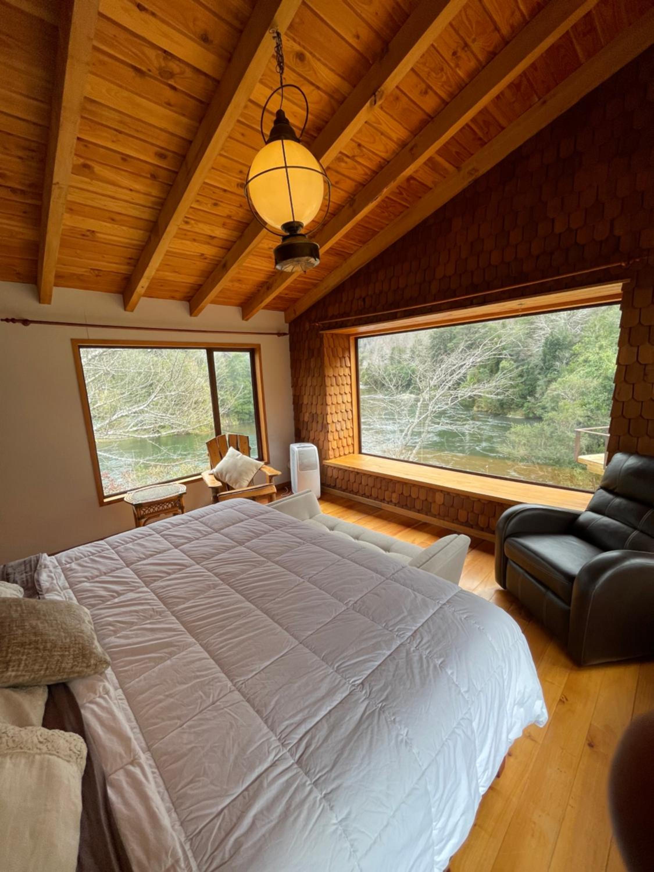 Deluxe King Room photo 1