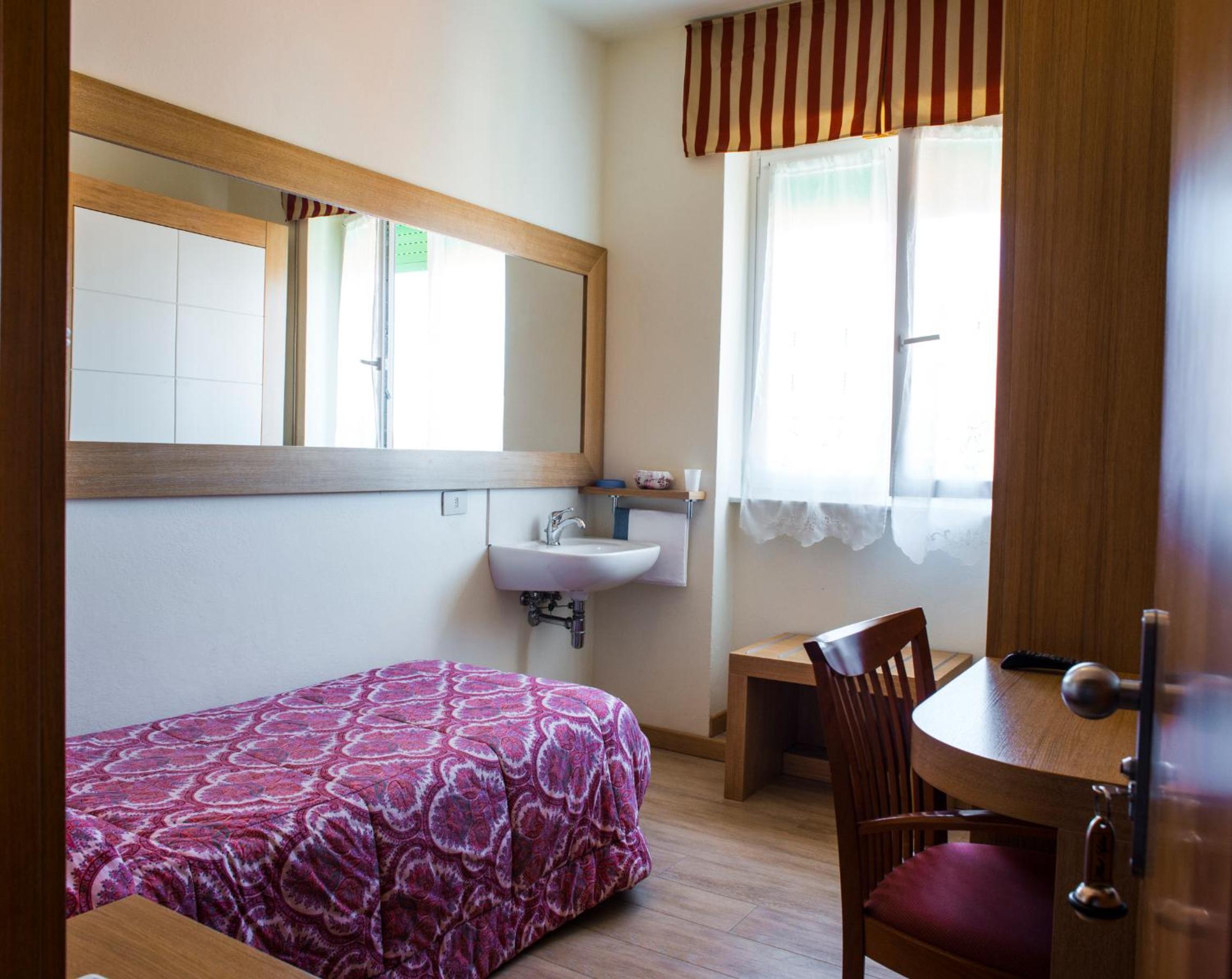 Single Room photo 3