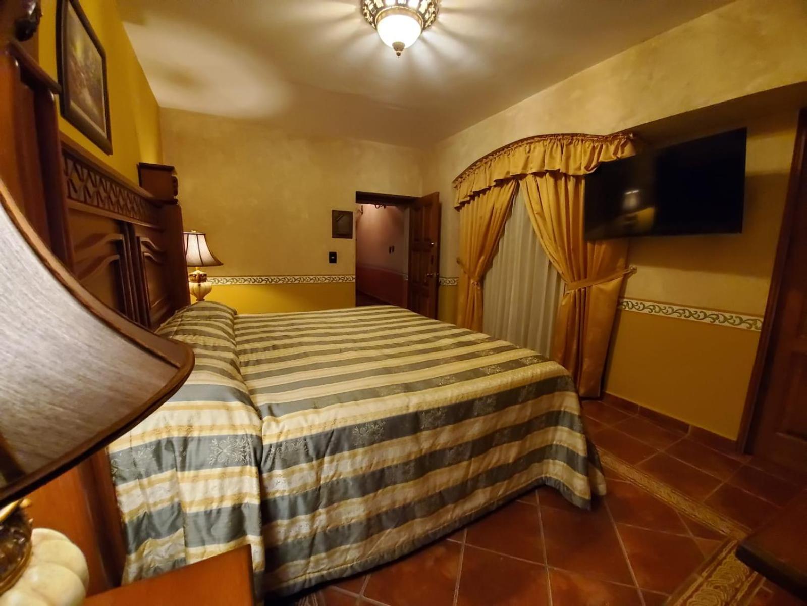 Deluxe King Room photo 1