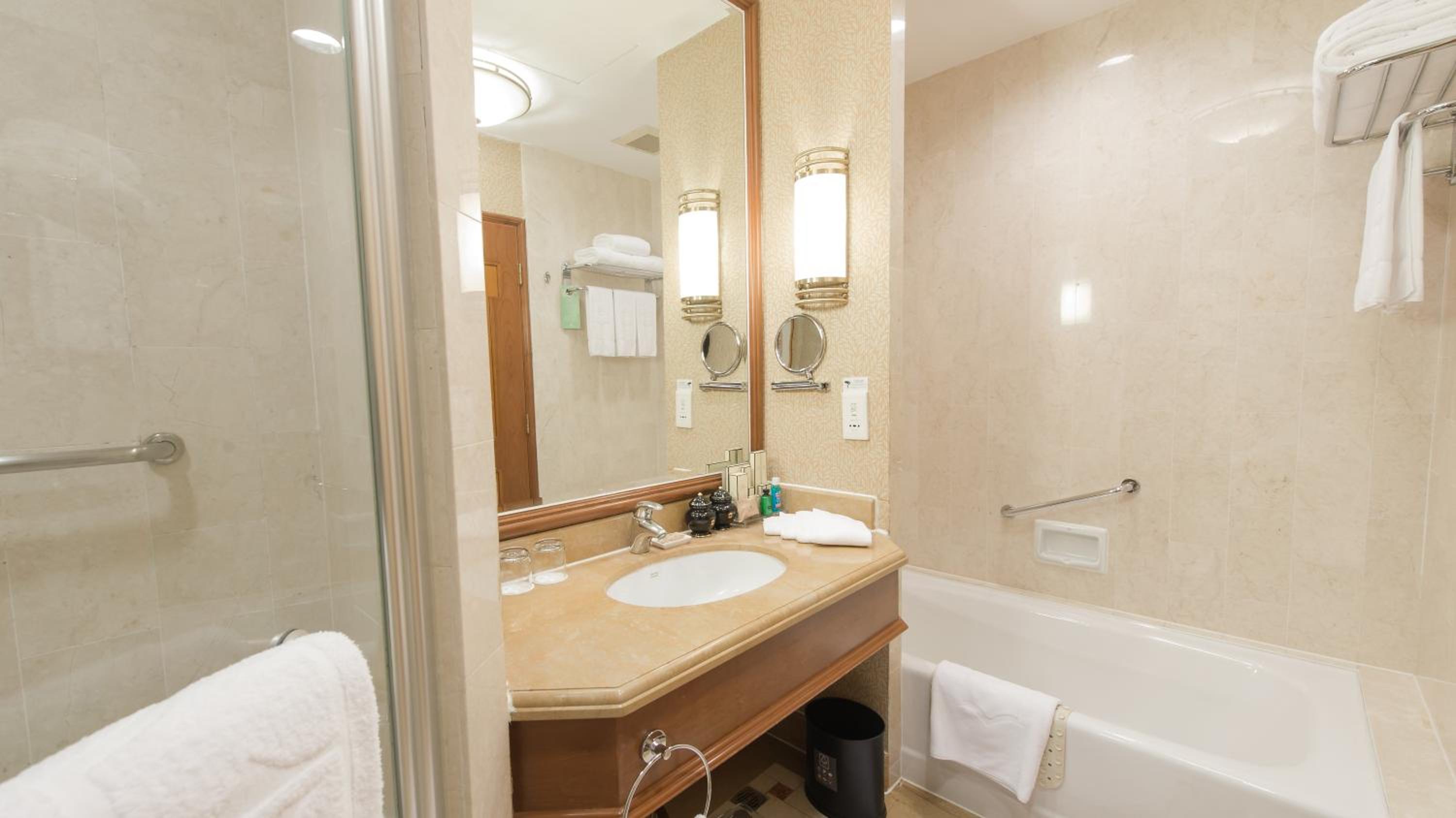 Executive Suite - Photo 4