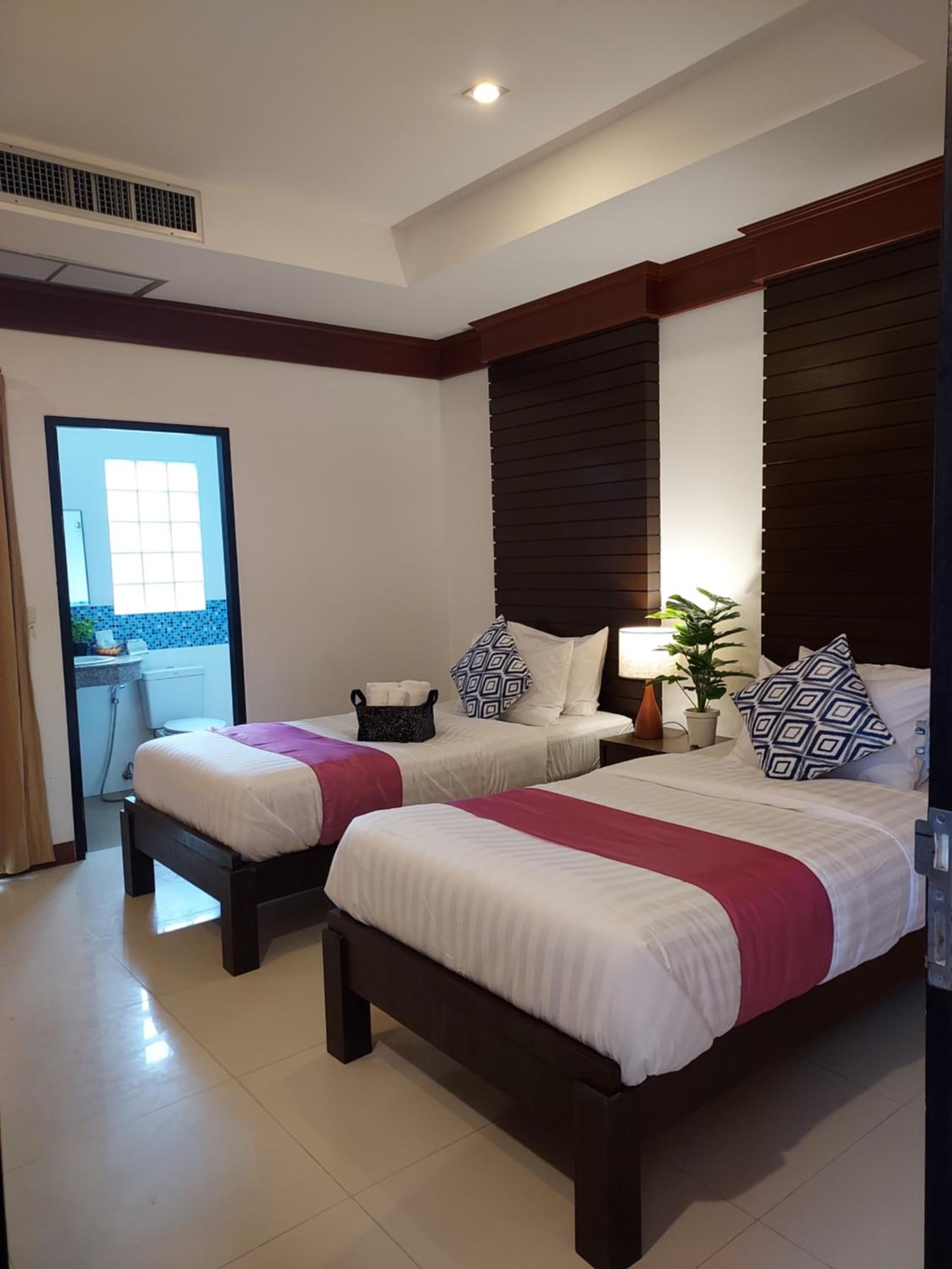 Standard Twin Room - Photo 3