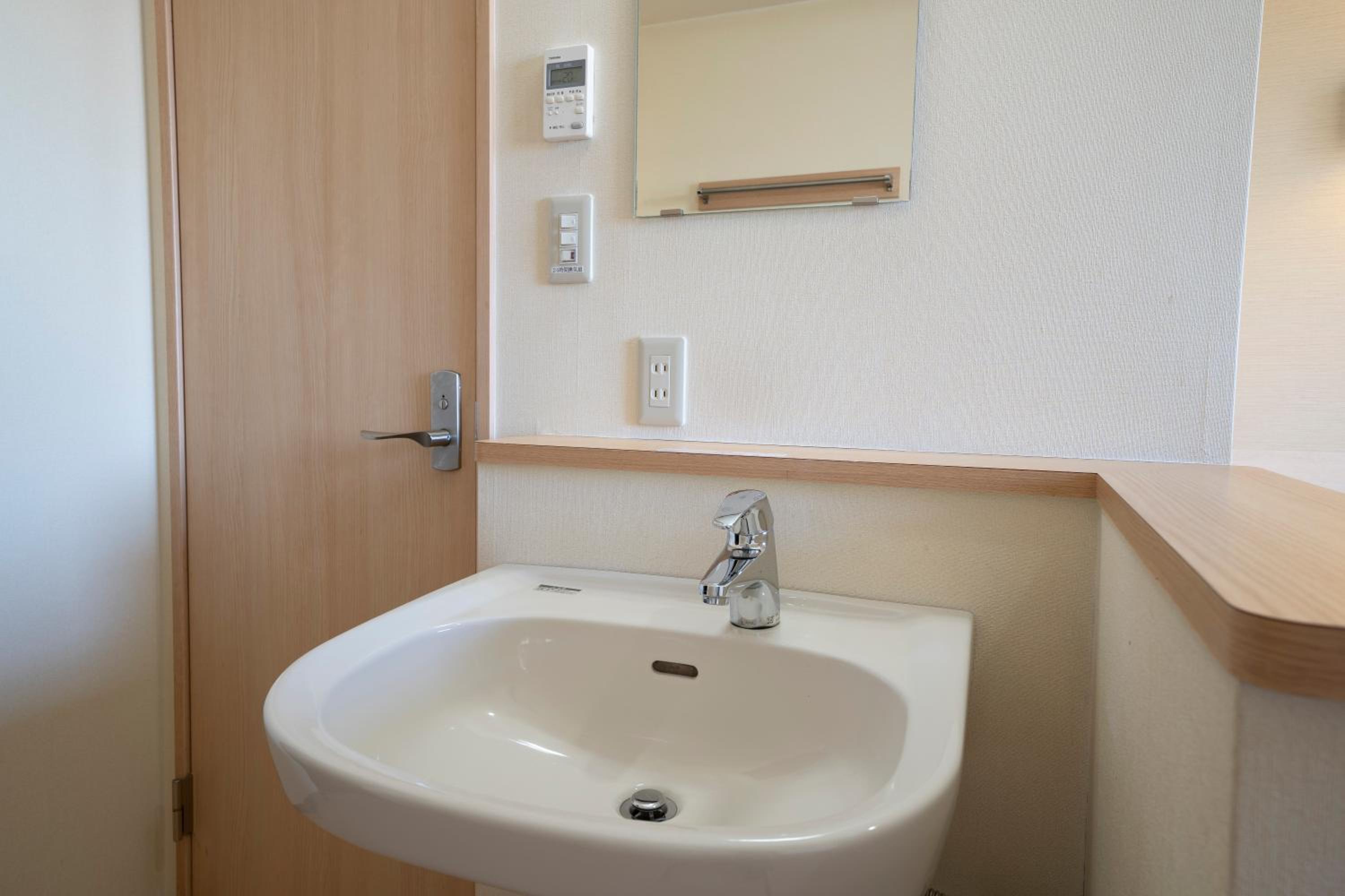 Double Room with Shared Bathroom - Photo 2